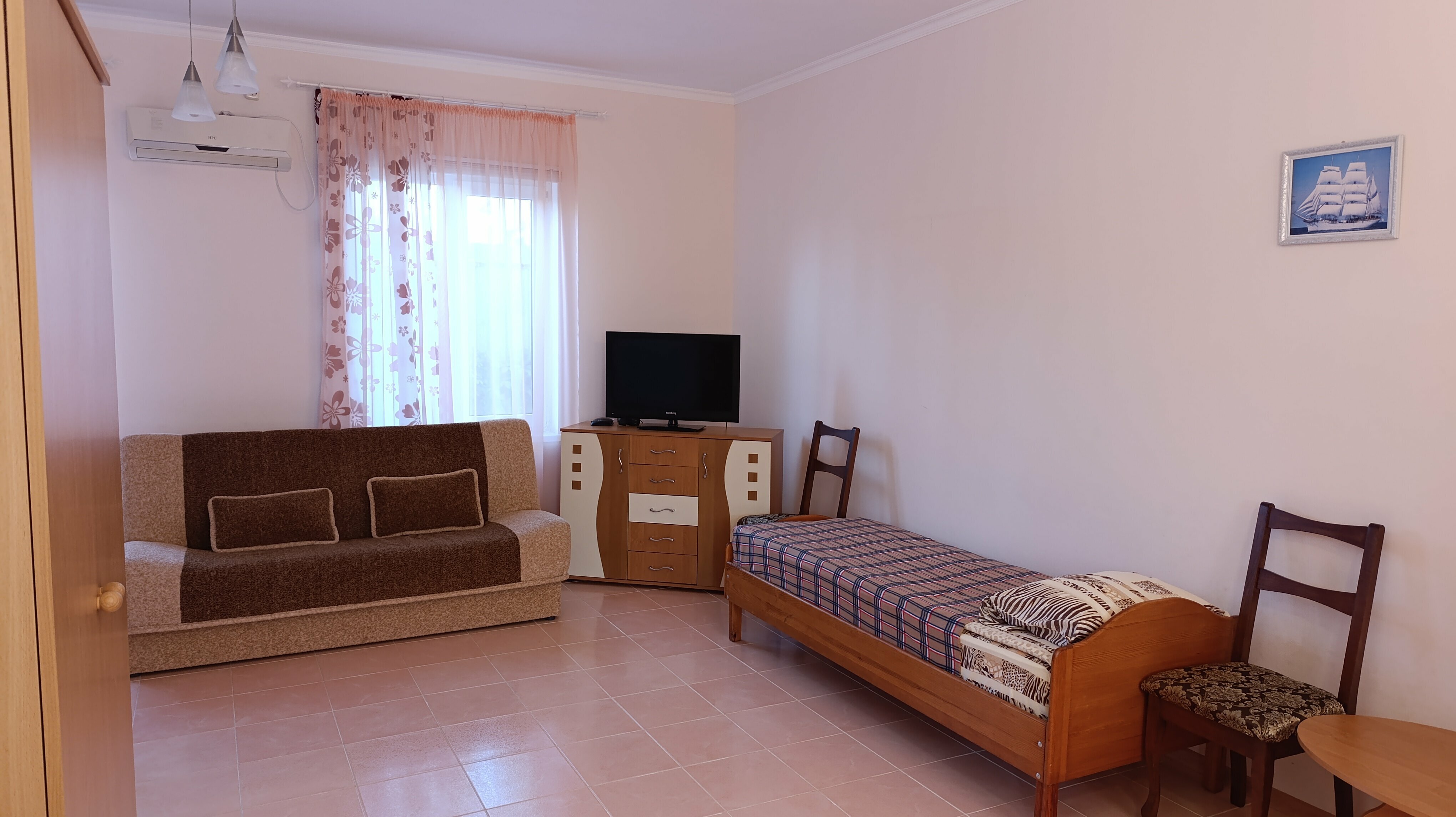 Cемейный номер с собственной ванной комнатой