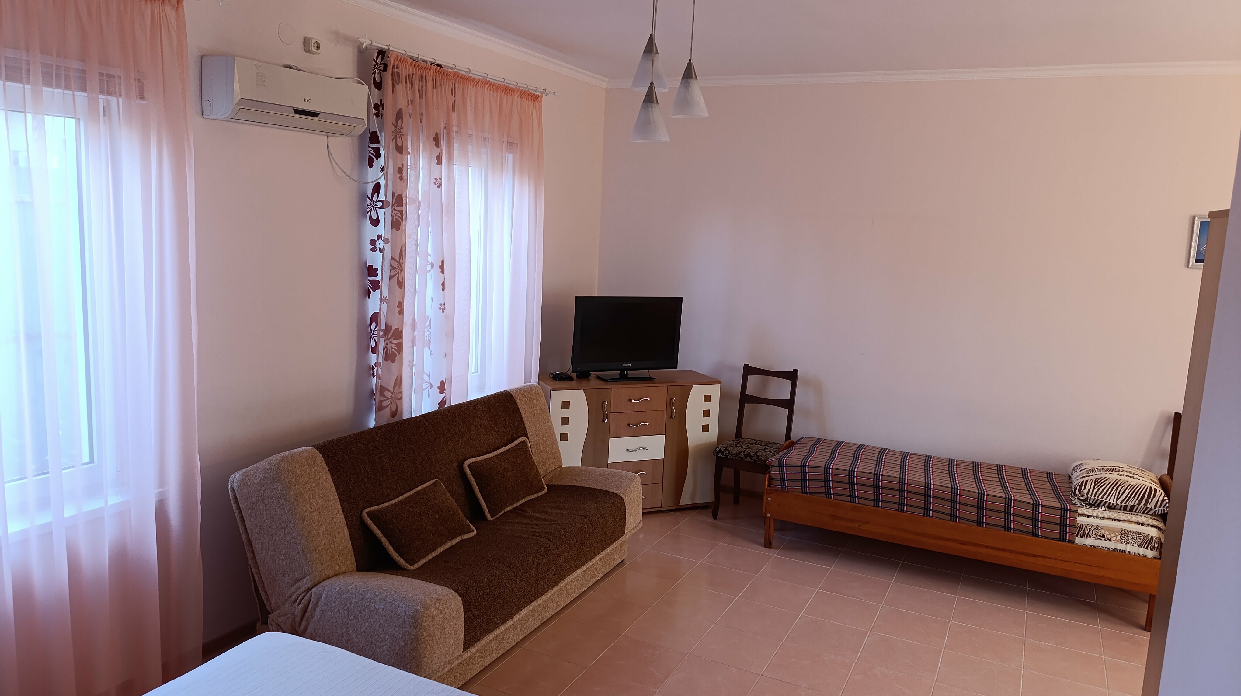 Cемейный номер с собственной ванной комнатой