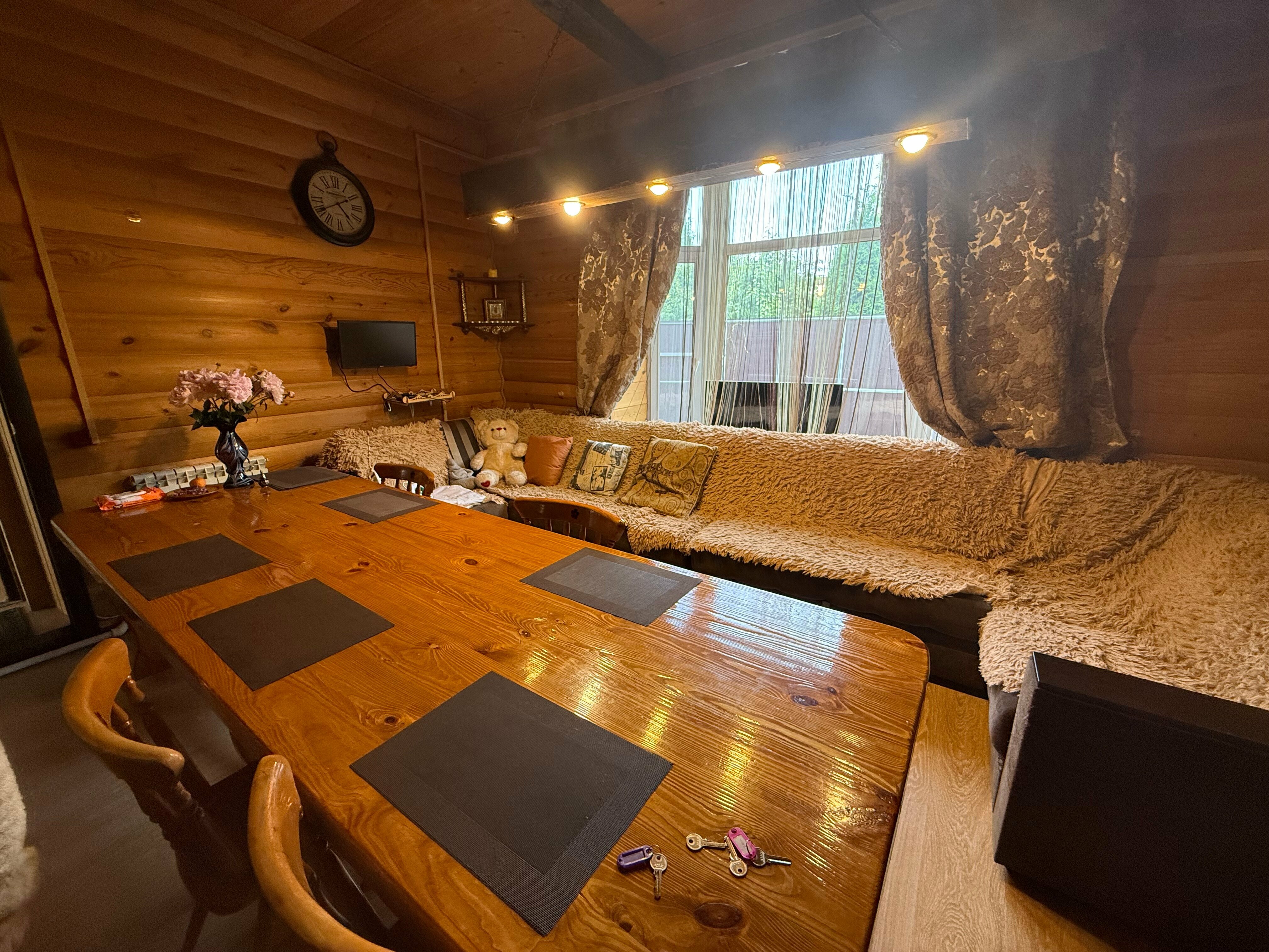 Спальное место на двухъярусной кровати в общем номере для мужчин