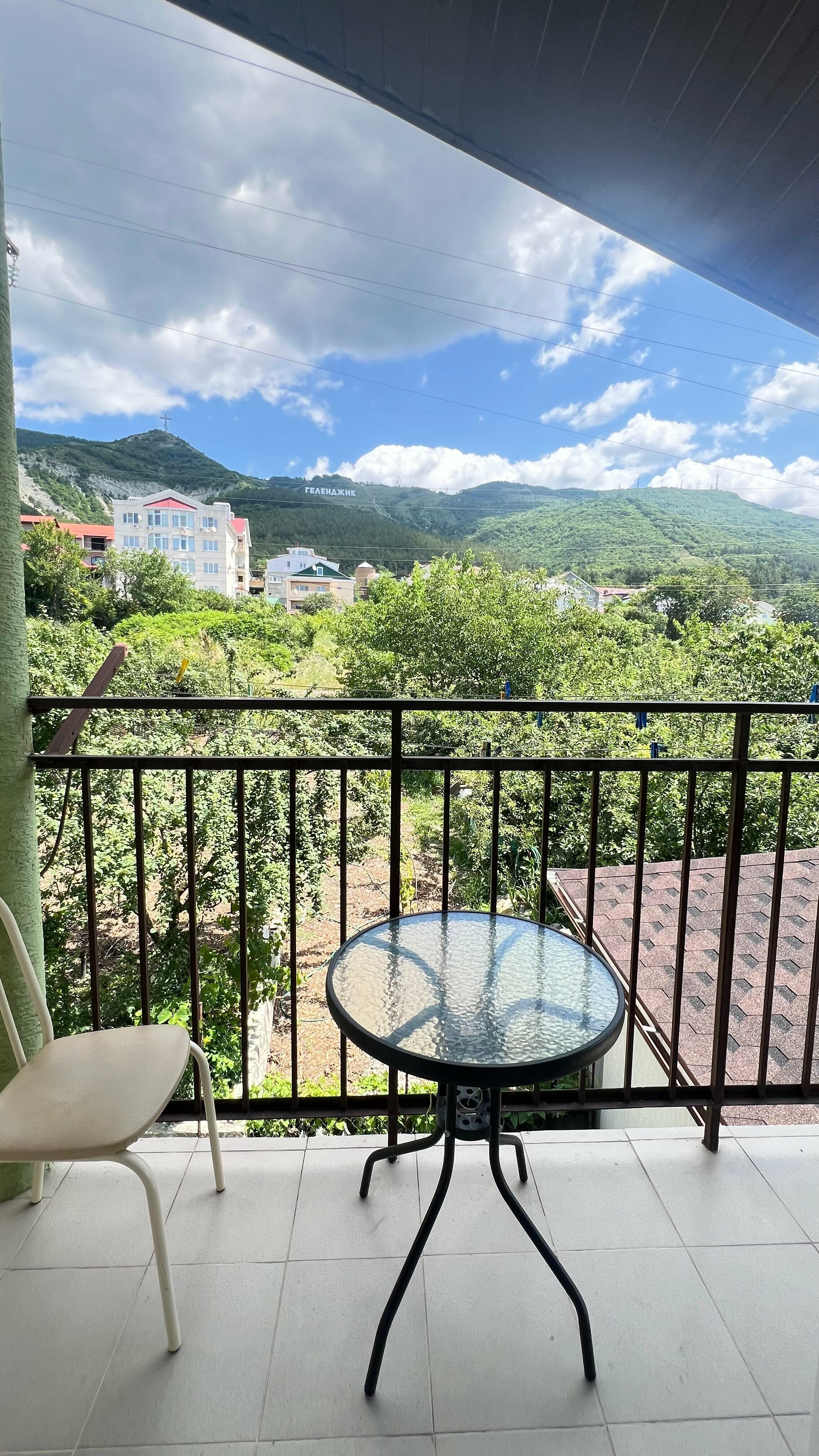 Четырехместный однокомнатный номер с видом на горы №8