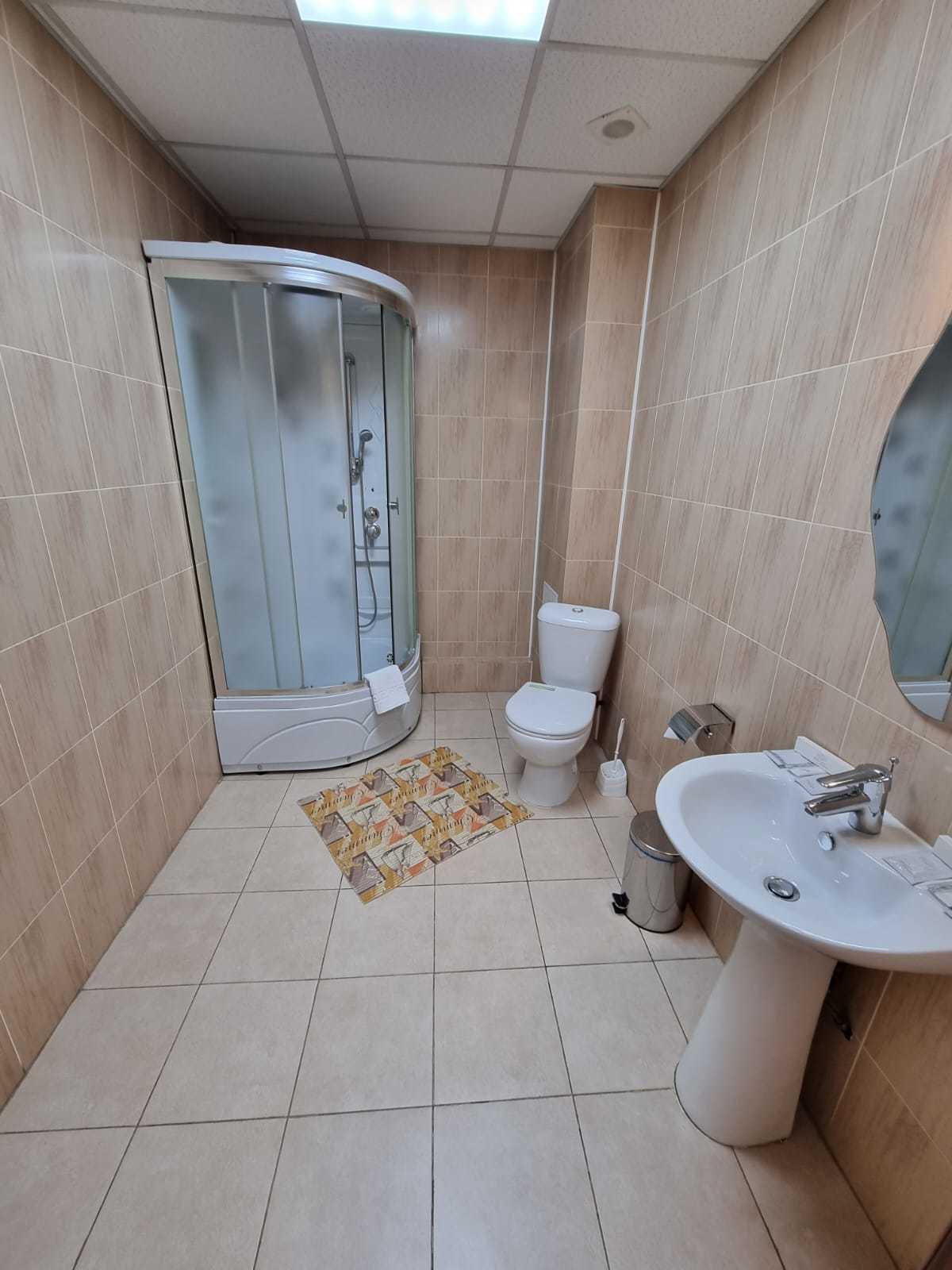 Семейный двухкомнатный номер с двумя полутораспальными кроватями