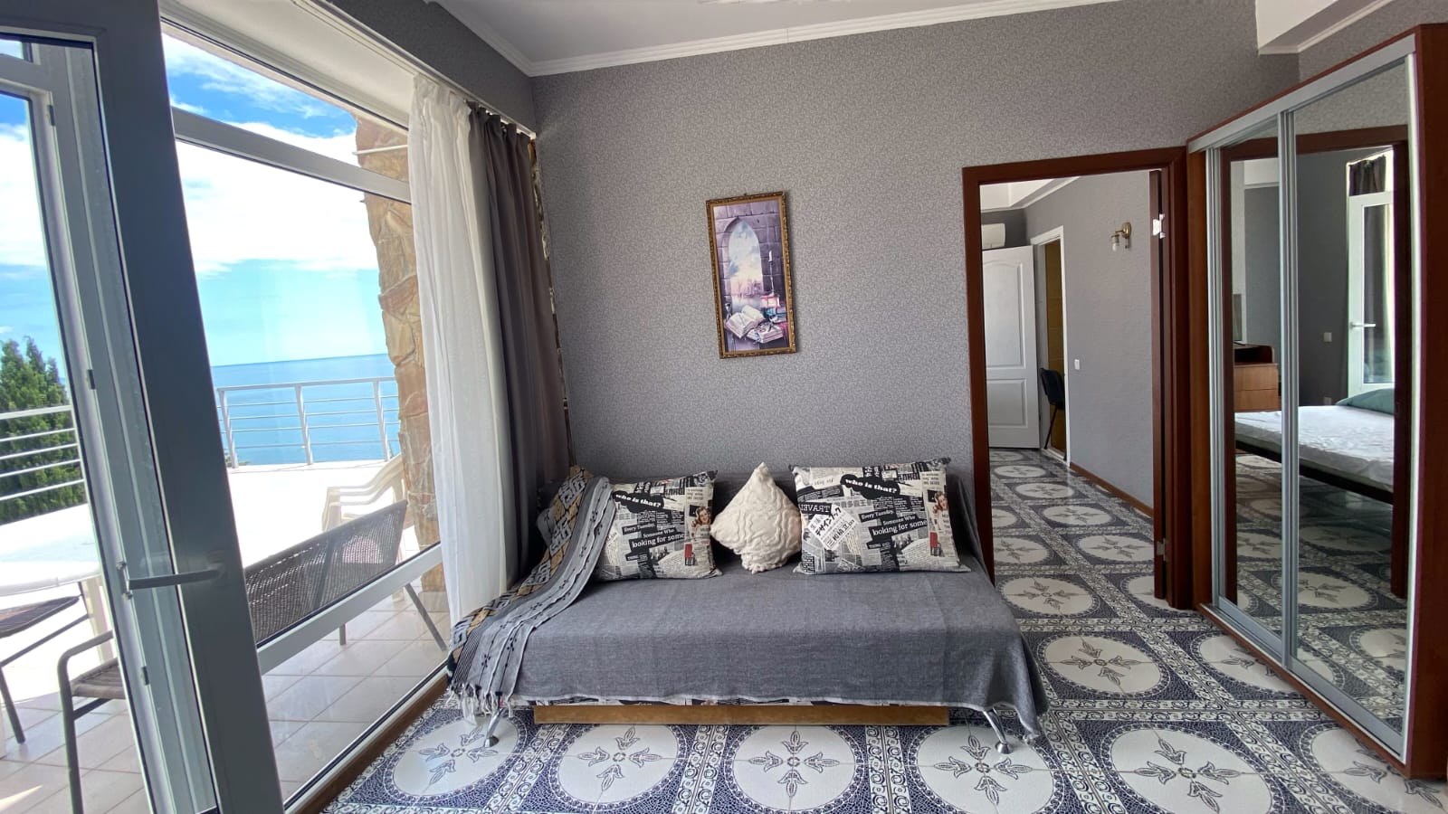 Семейный номер с видом на море