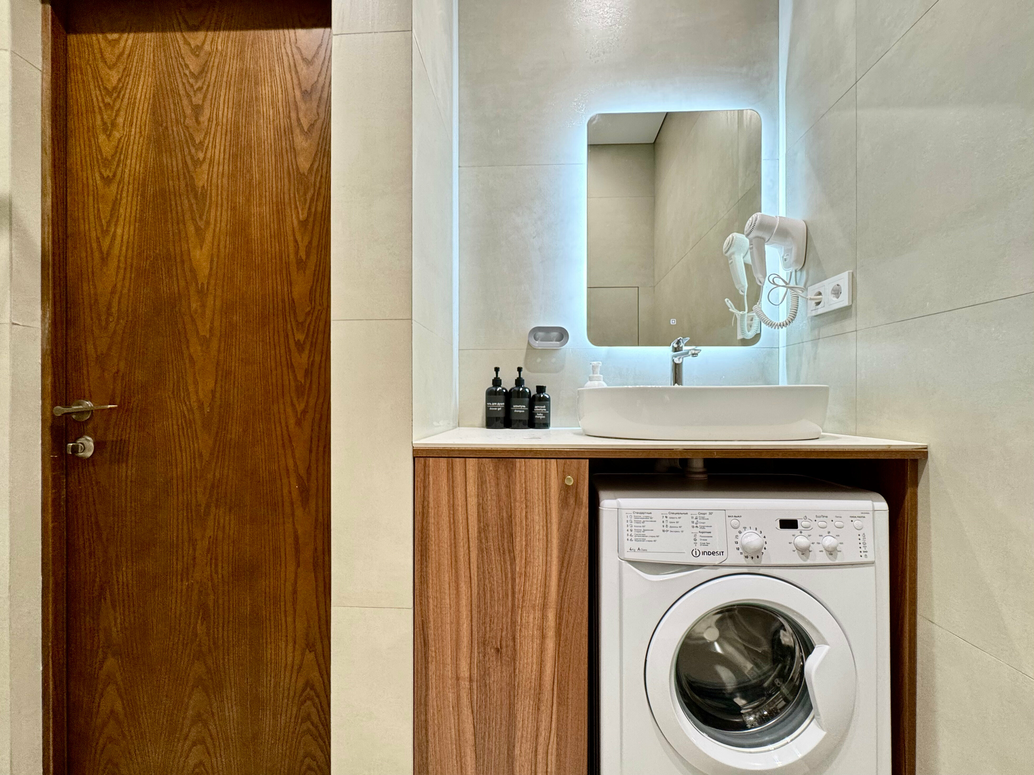 Делюкс с видом на море и балконом "OkoloMorya"