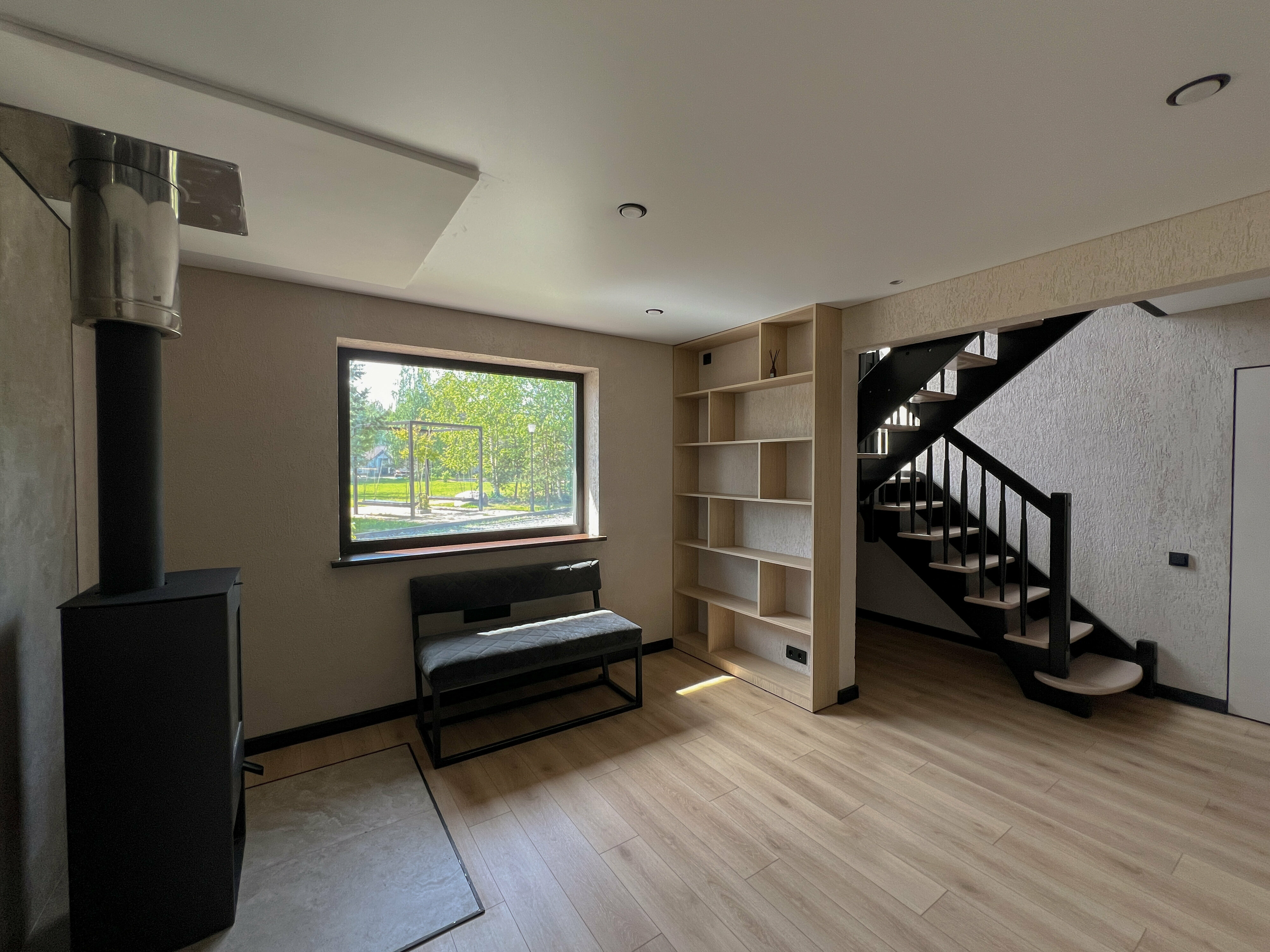 Коттедж с 3 спальнями, баней и купелью  (растопка бани и купели не включены в стоимость)