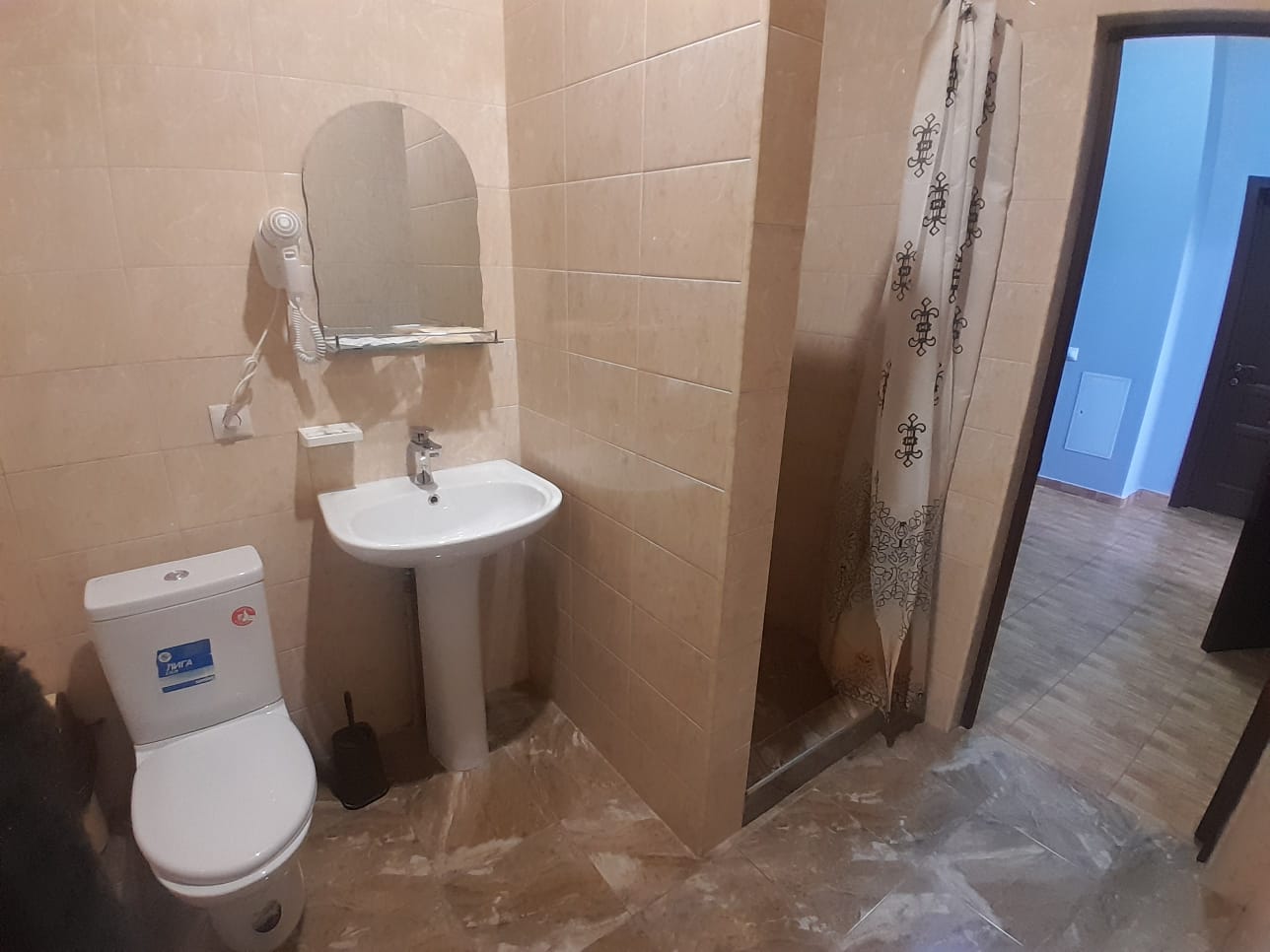 Cемейный номер с собственной ванной комнатой