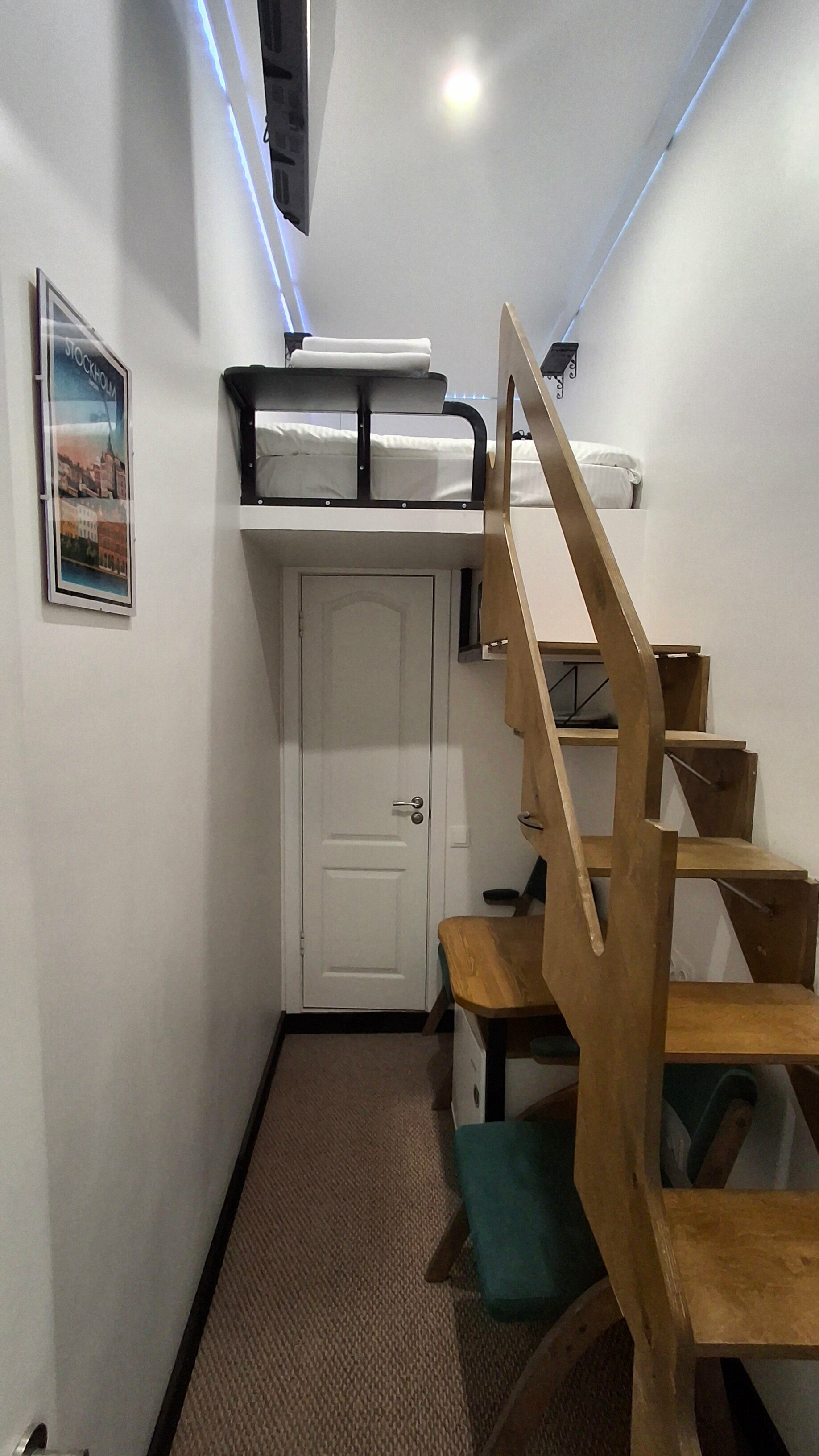 Двухместный номер микро - Лофт с удобствами без окна