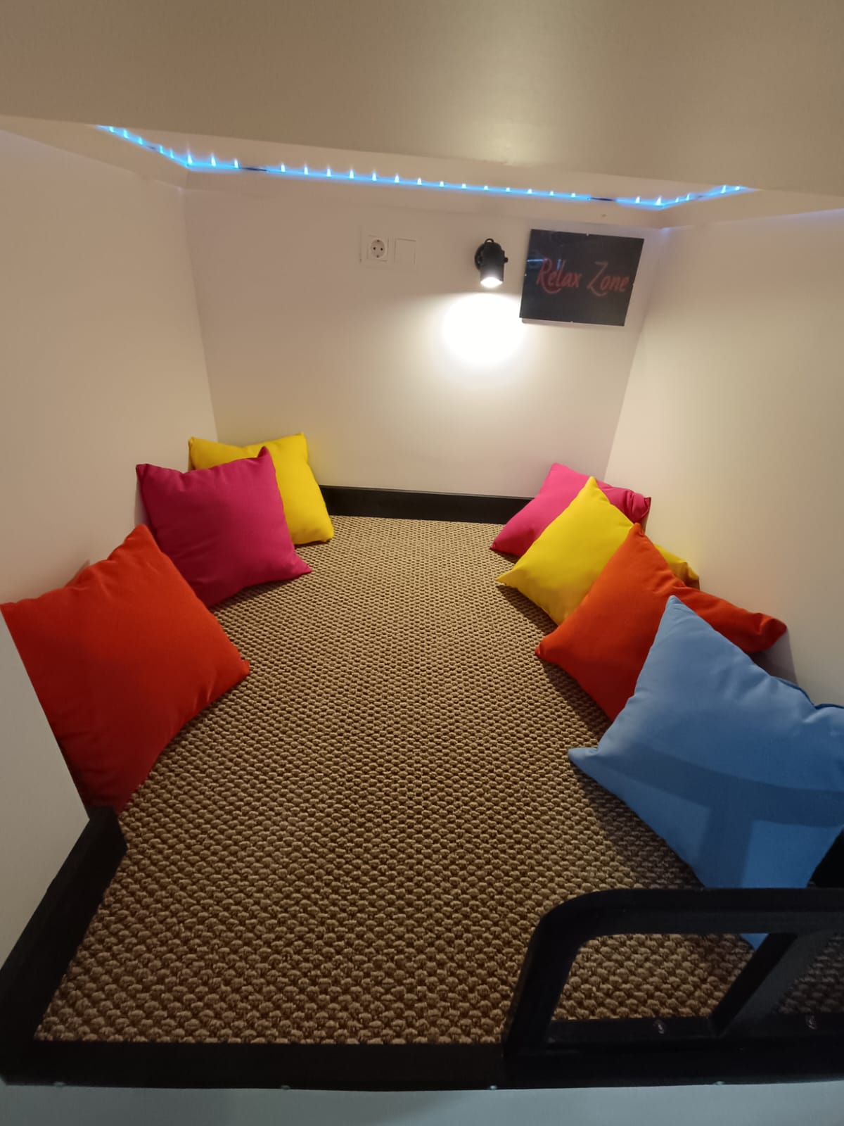 Двухместный номер микро - Лофт с удобствами без окна