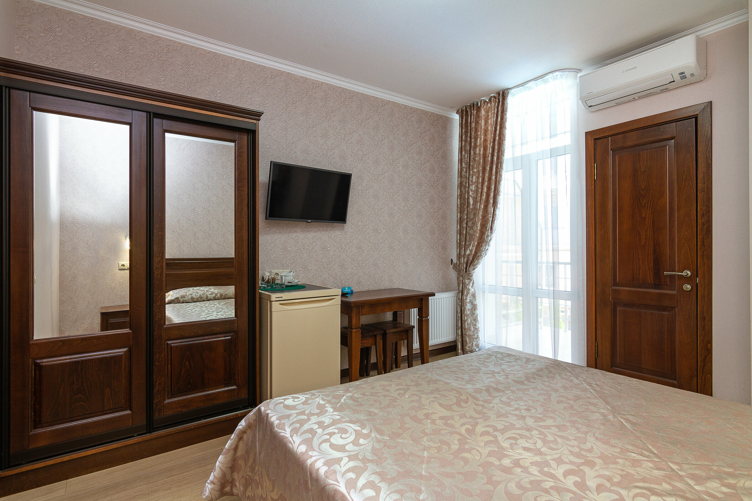 Двухместный номер с 1 кроватью и видом на бассейн