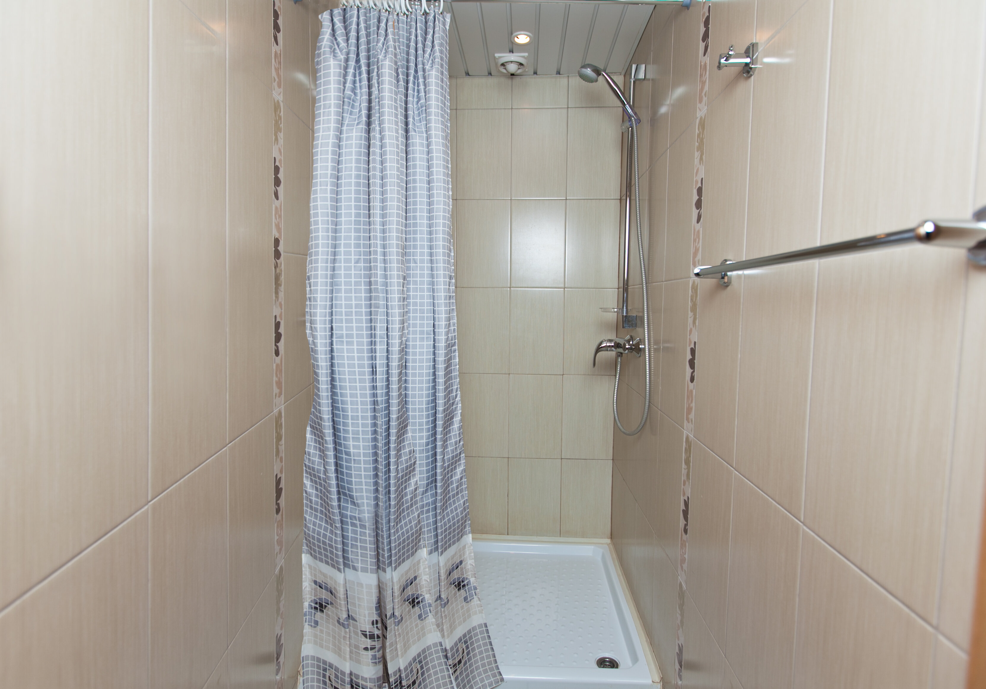 Номер комфорт с 2 односпальными кроватями (удобства на блок)