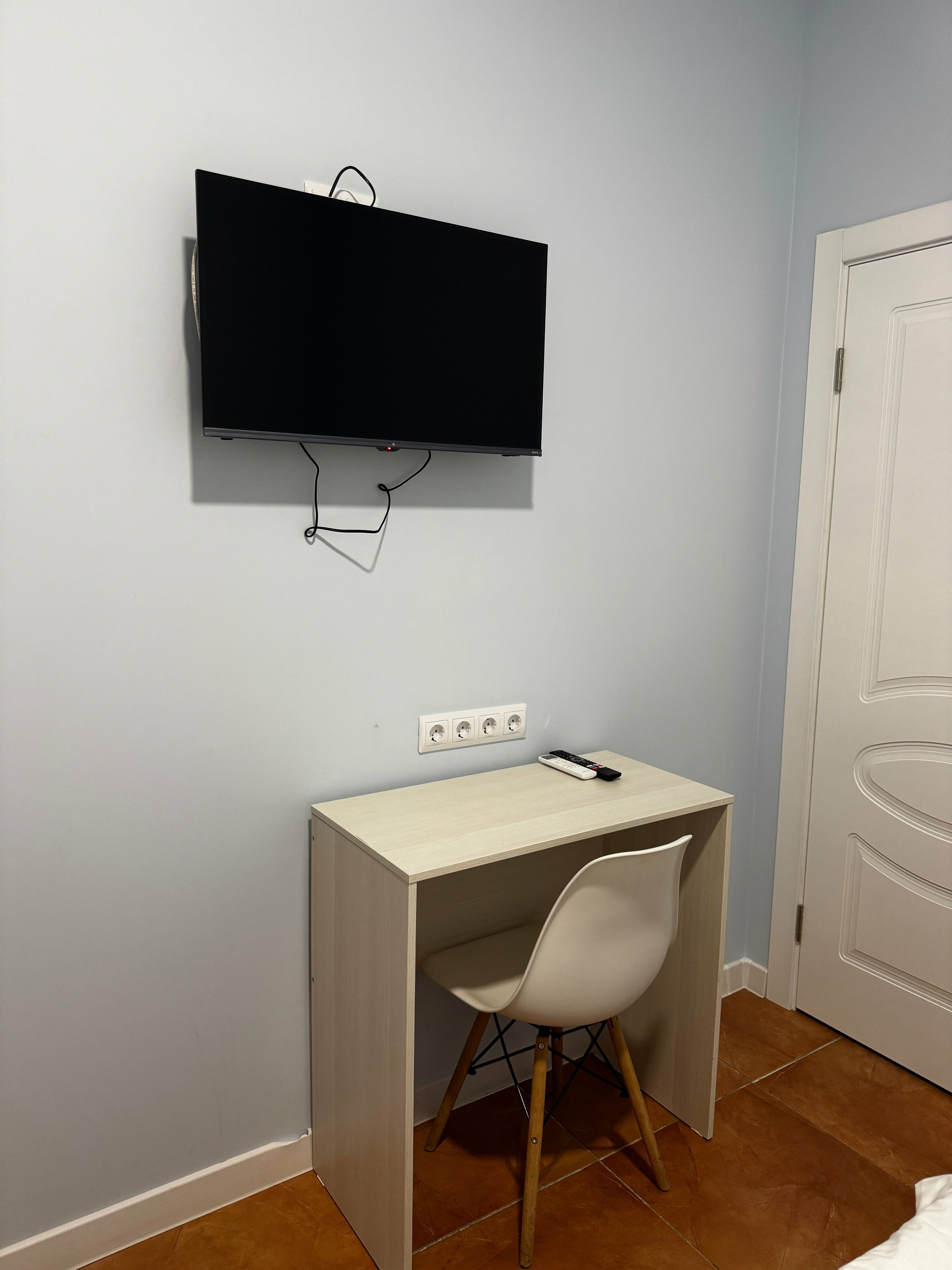 Четырехместный 2-х комнатный, с 2-мя ванными комнатами.