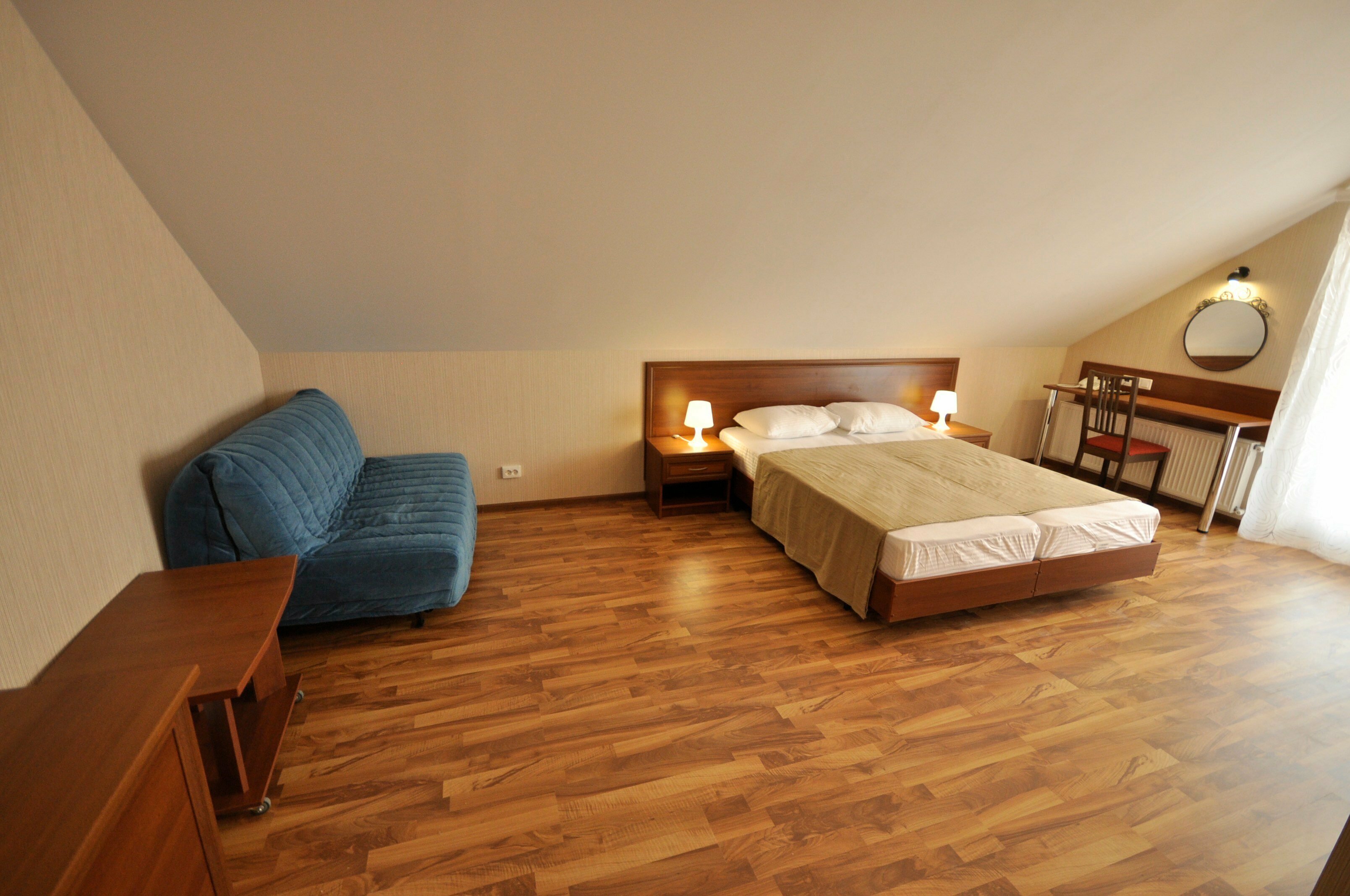 Улучшенный двухместный номер на мансарде с 1 кроватью или 2 отдельными кроватями