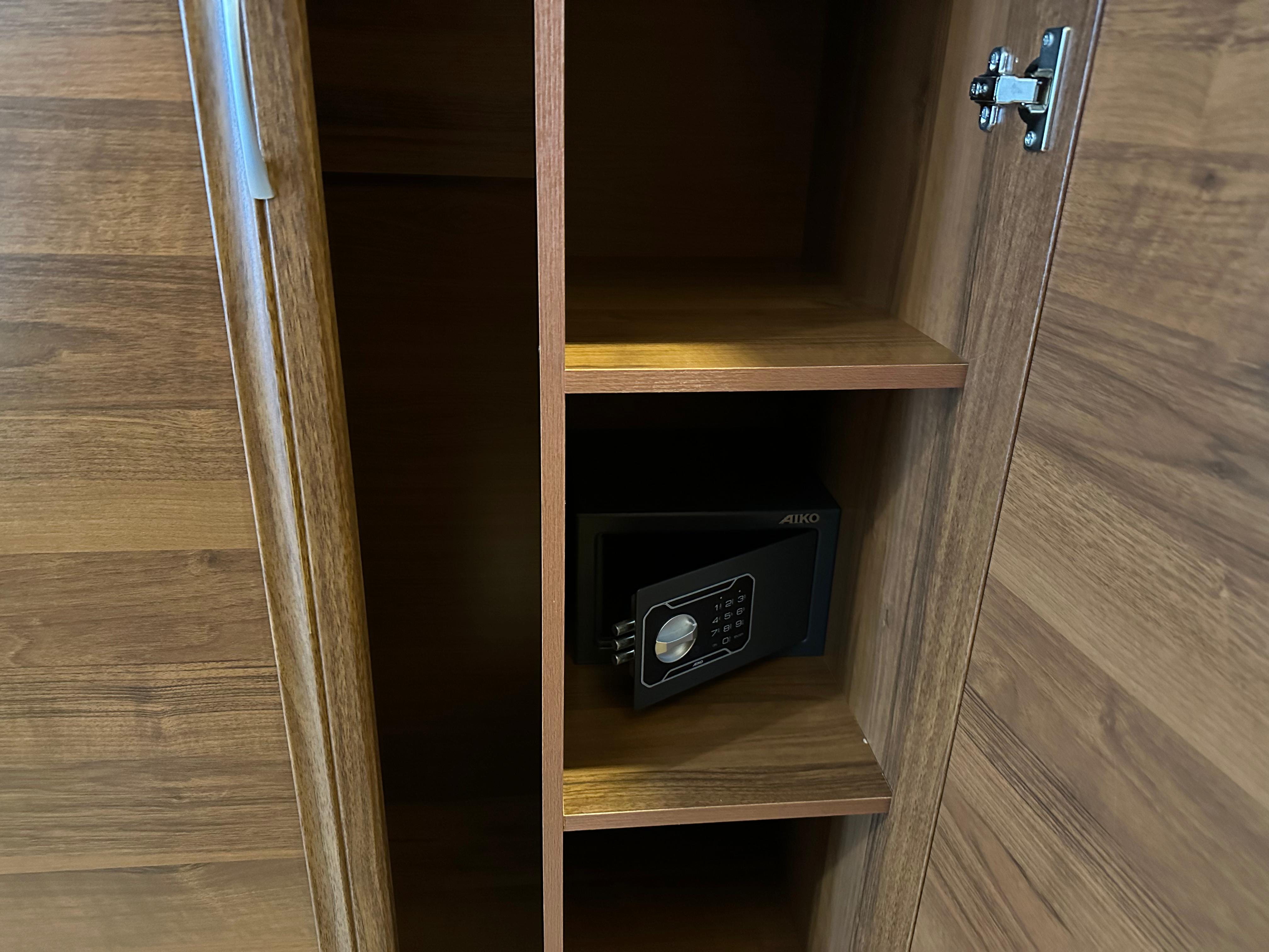 Двухместный номер с увеличенной площадью и мини-балконом на фасаде