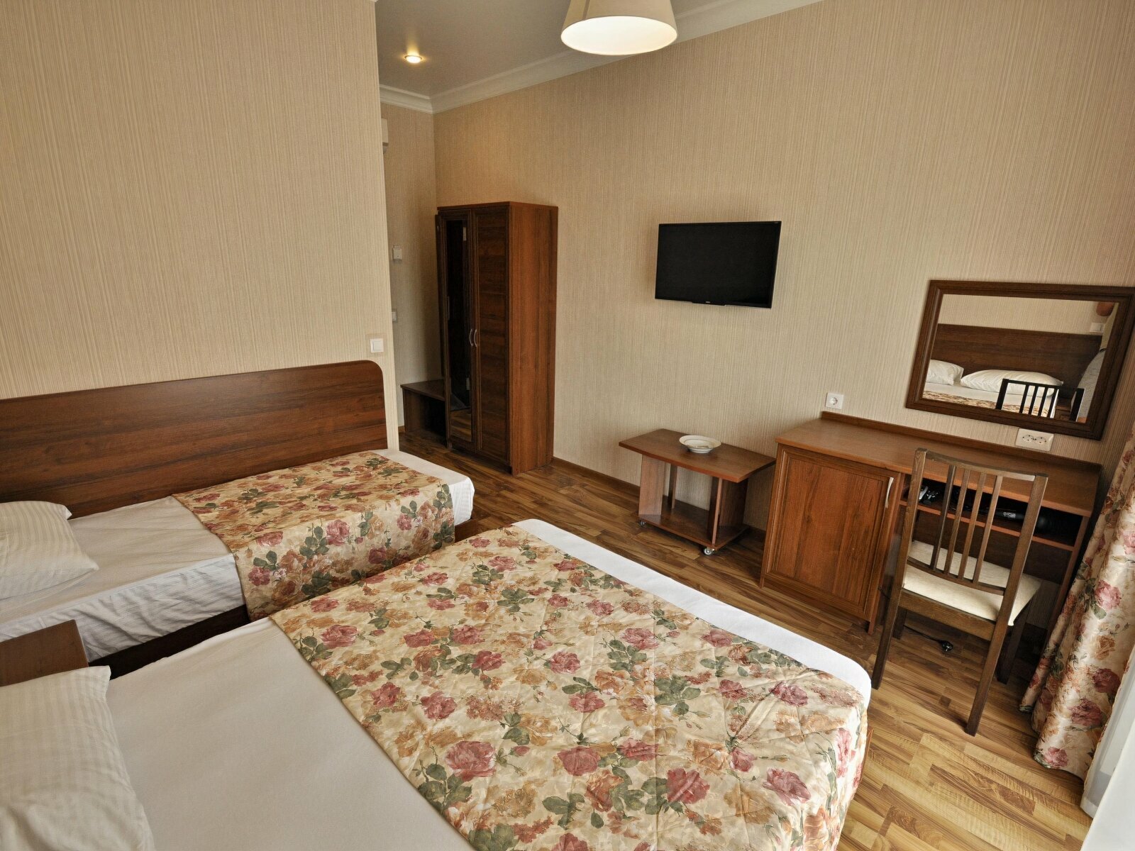 Трехместный номер с балконом