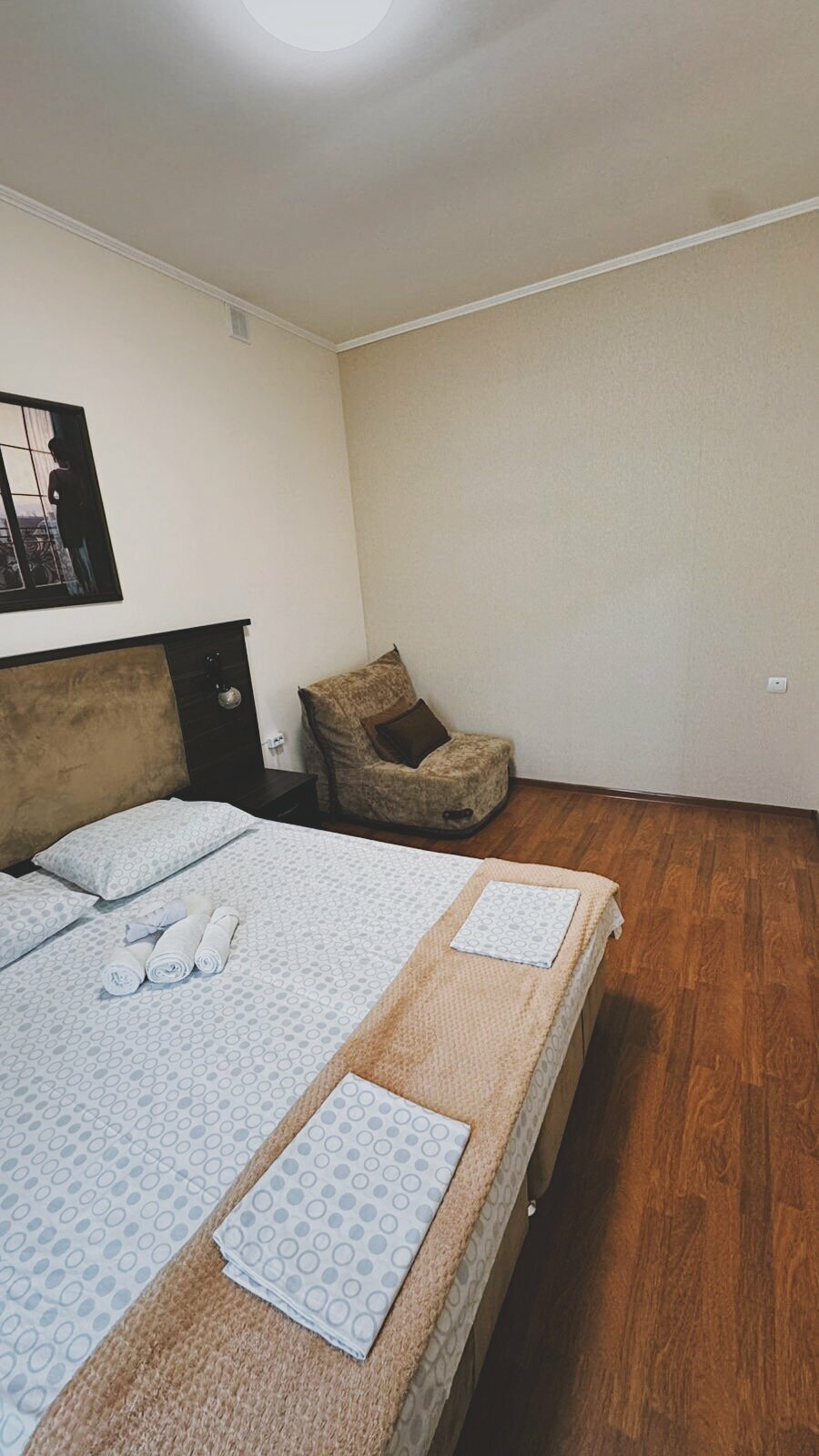 Номер-студия с кроватью размера "king-size" и диван-кроватью