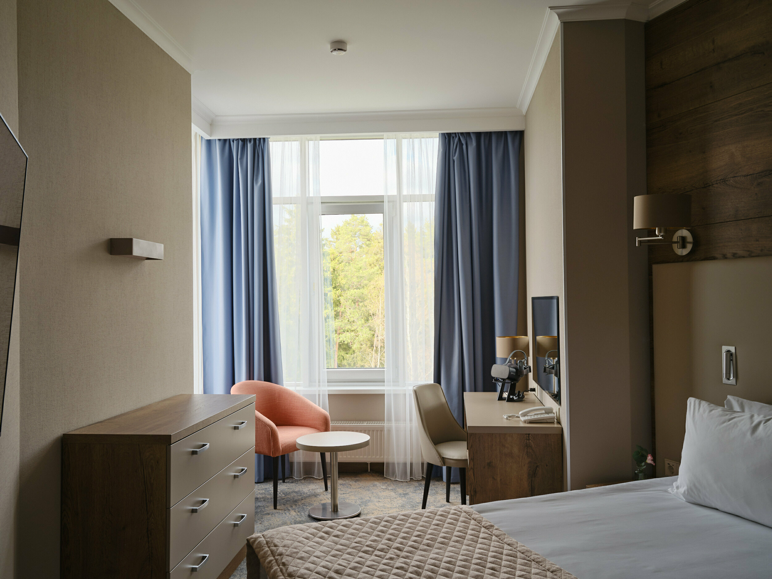 Семейный Люкс на сторону парка заезд в 17:00 выезд до 15:00