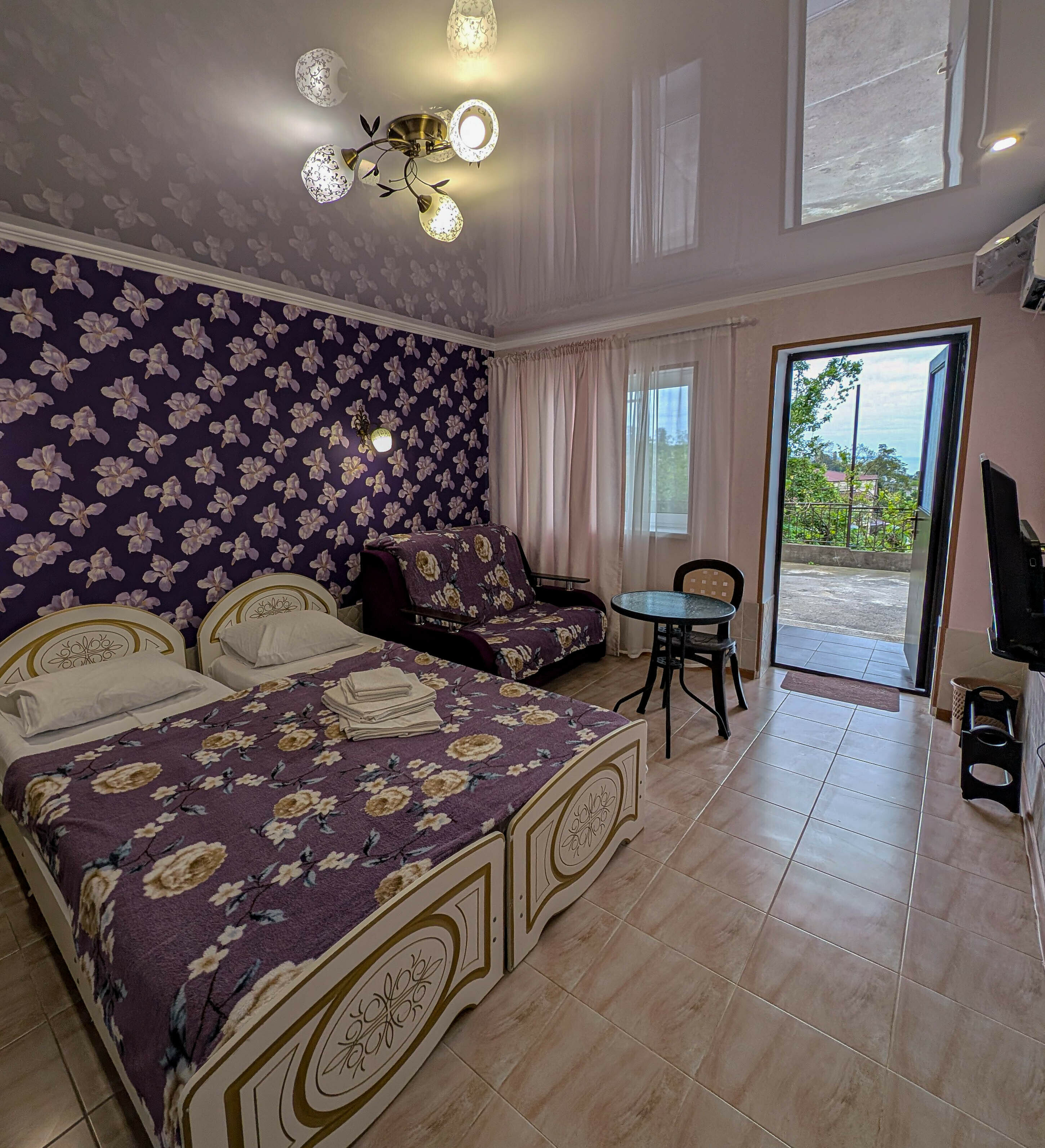 Семейный номер с террасой