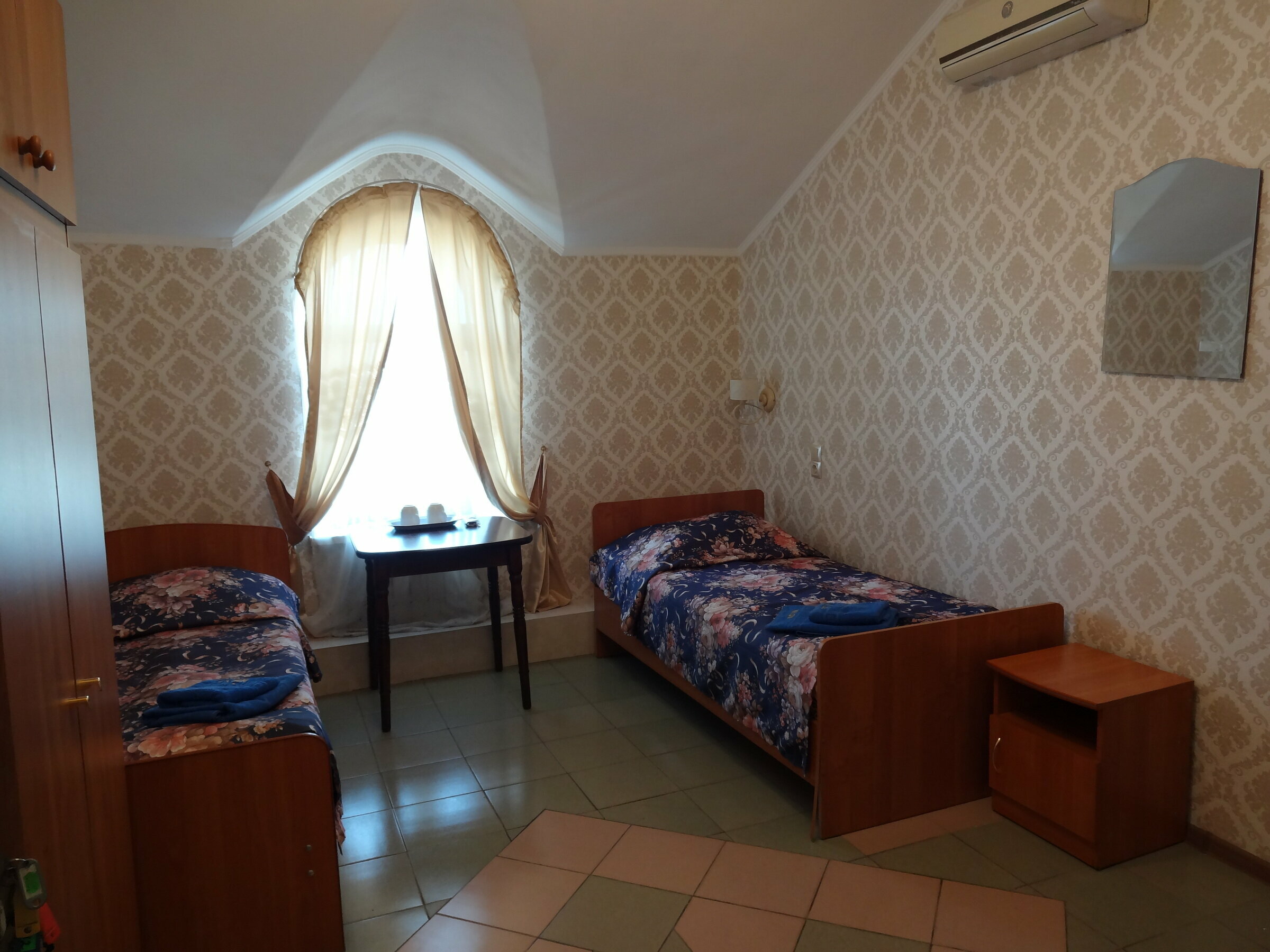 Улучшенный двухместный номер с 2 отдельными кроватями