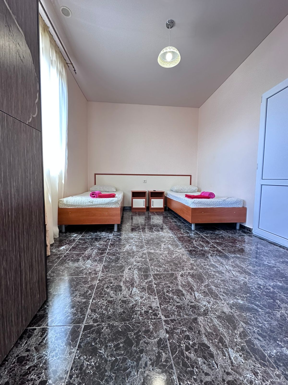 Двухкомнатный 4-х местный семейный номер ( + диван кровать )