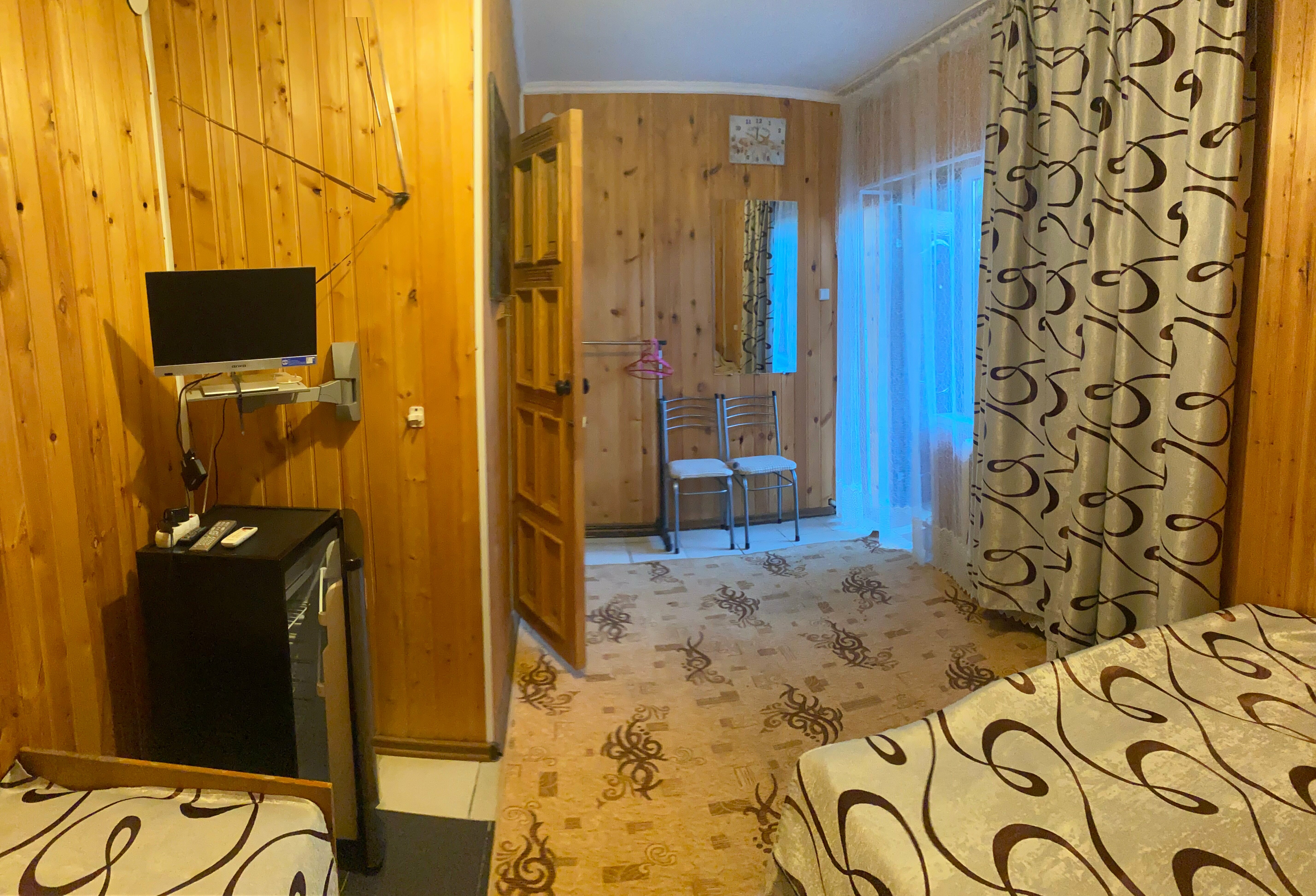 Трехместный номер «Комфорт» с душем