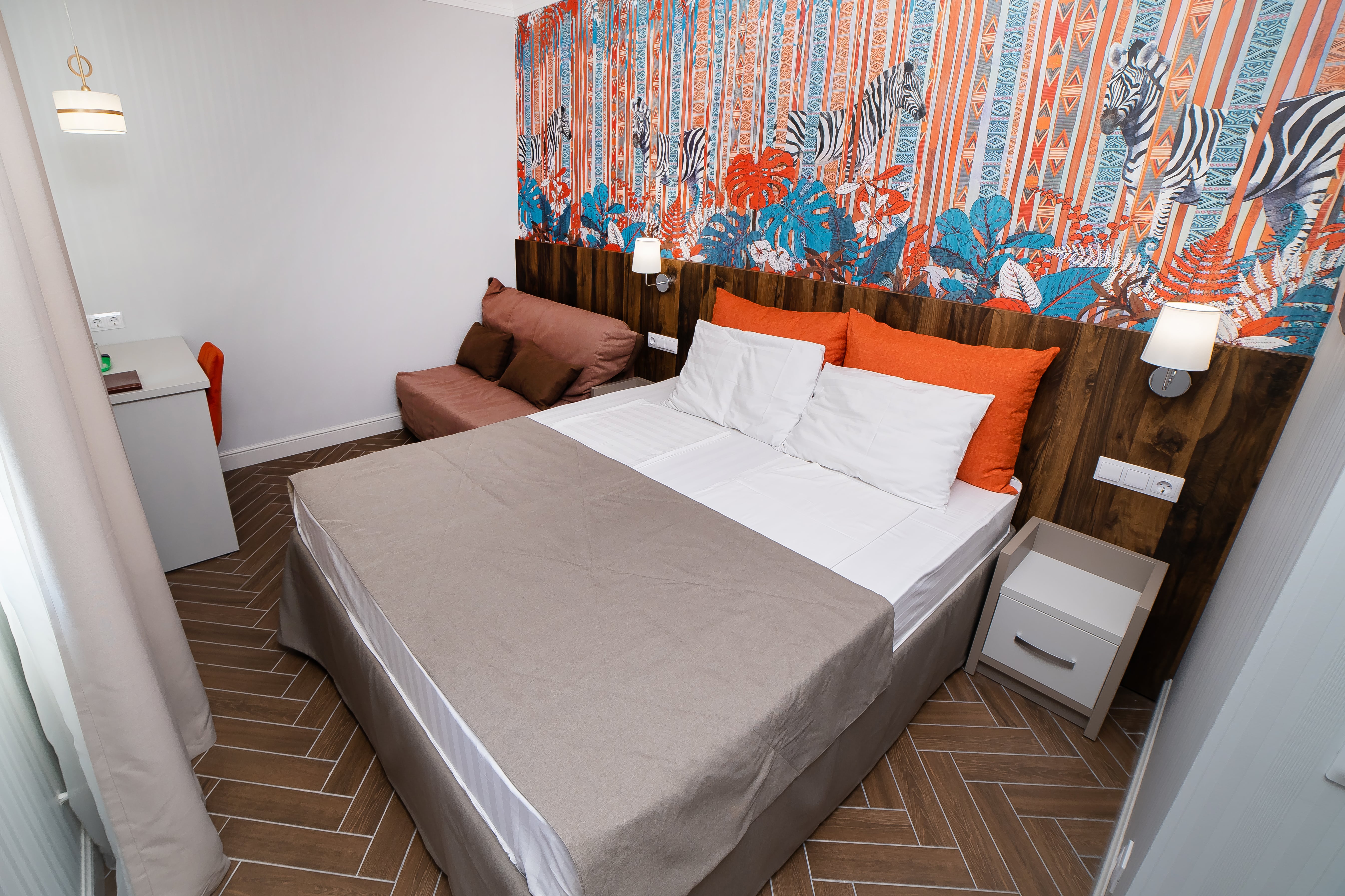 Четырехместный номер с диваном