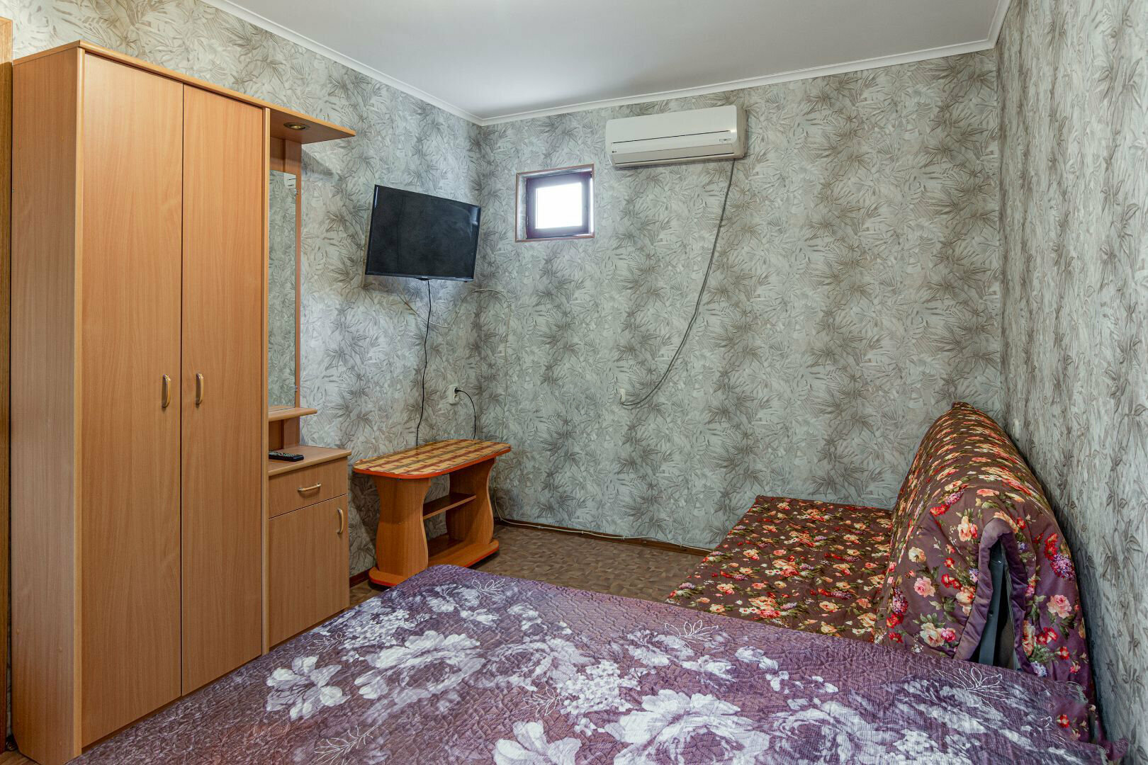 Улучшенный Двухкомнатный Трехместный номер с 2мя дополнительными местами