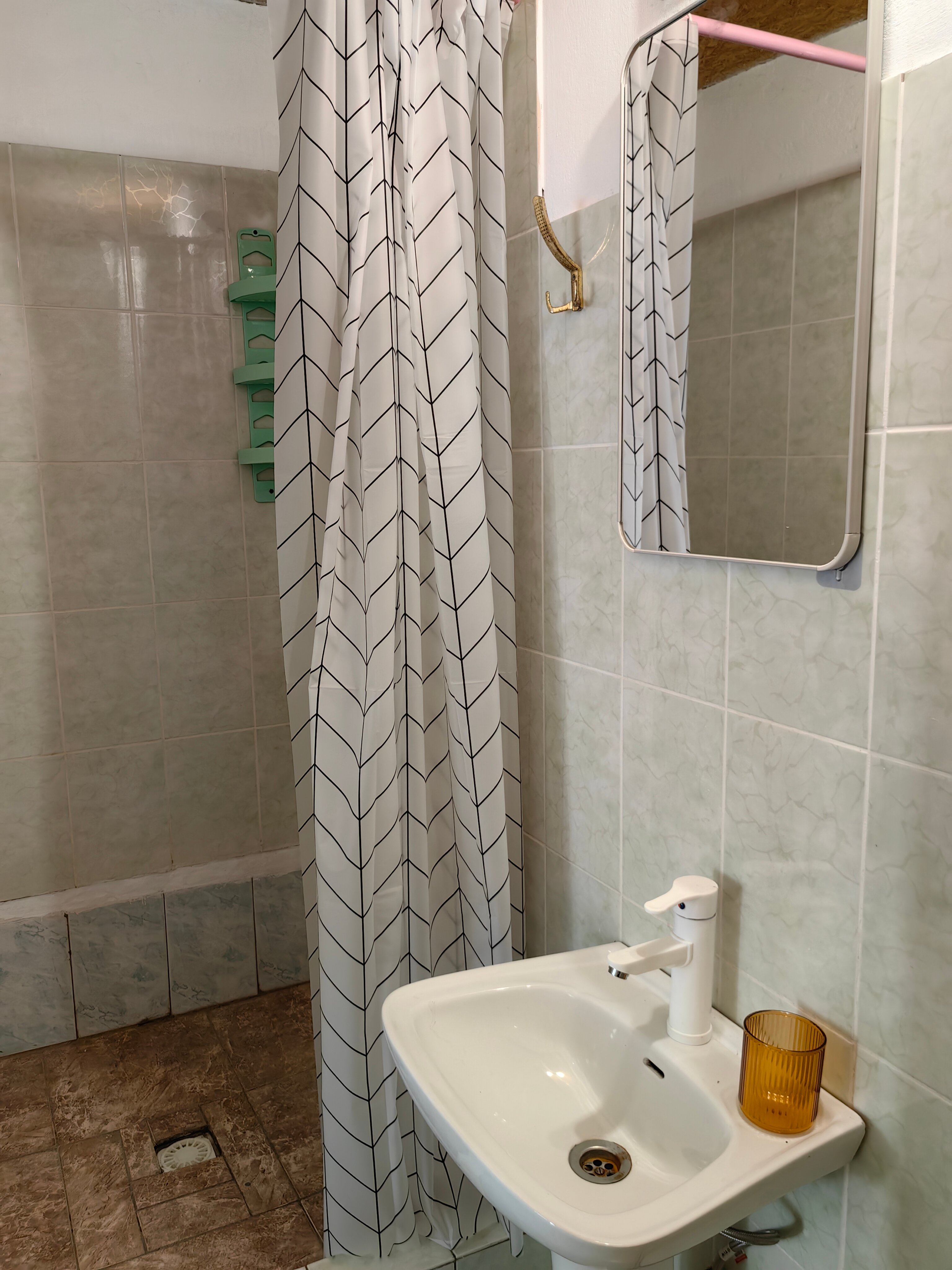 Cемейный номер с собственной ванной комнатой