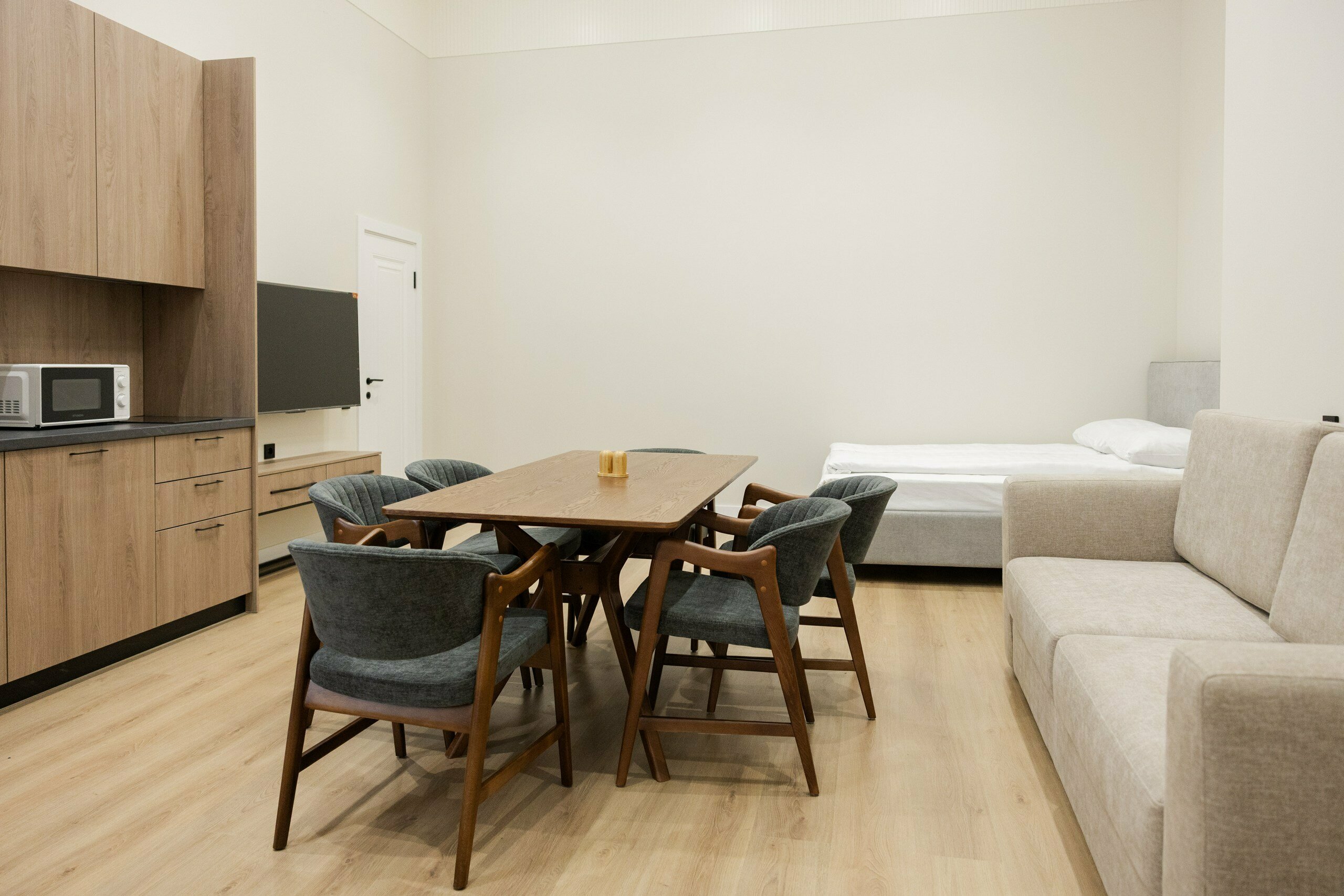 Джуниор Сюит