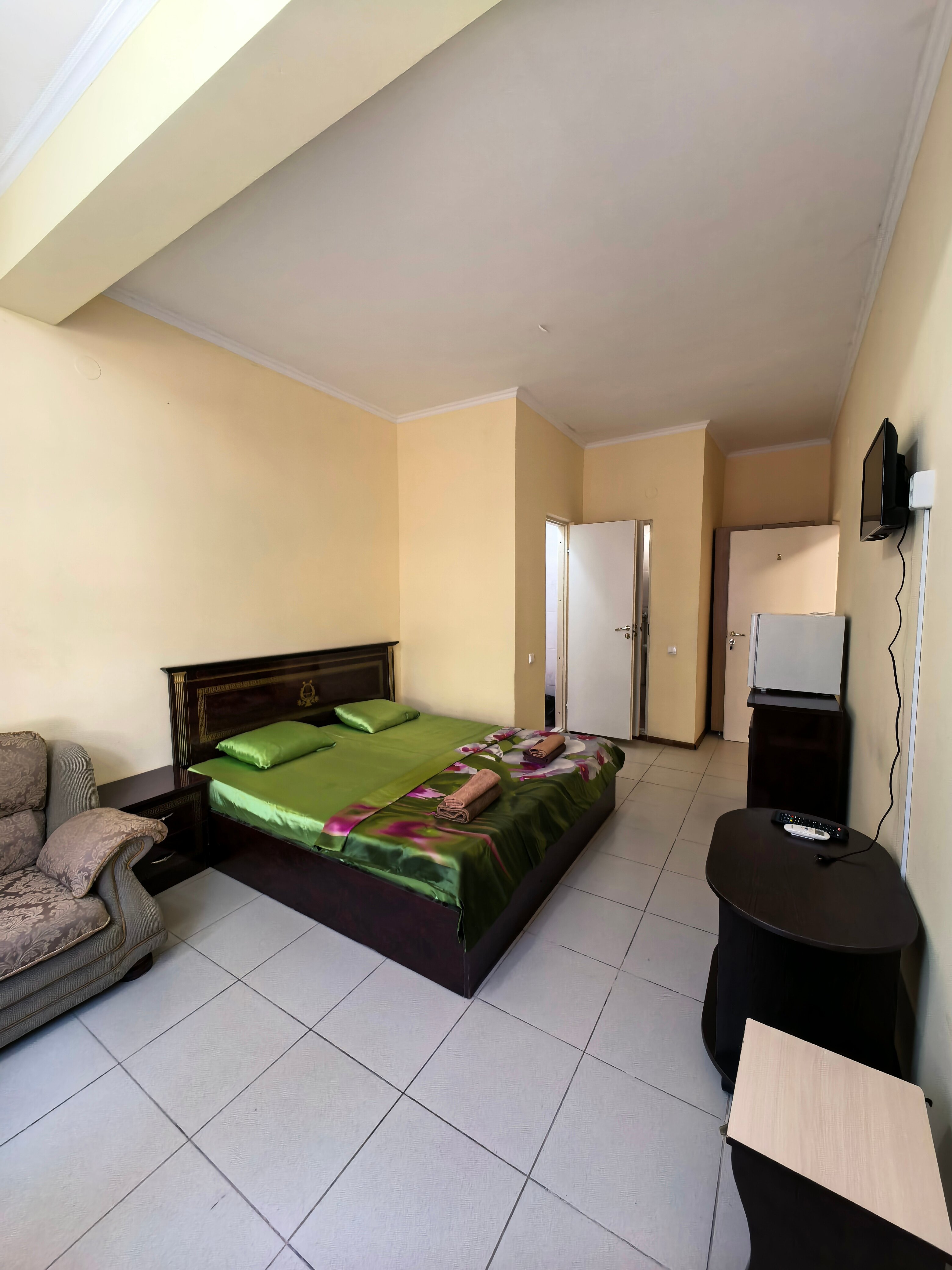 3х местный стандарт ( двуспальная кровать и диван)