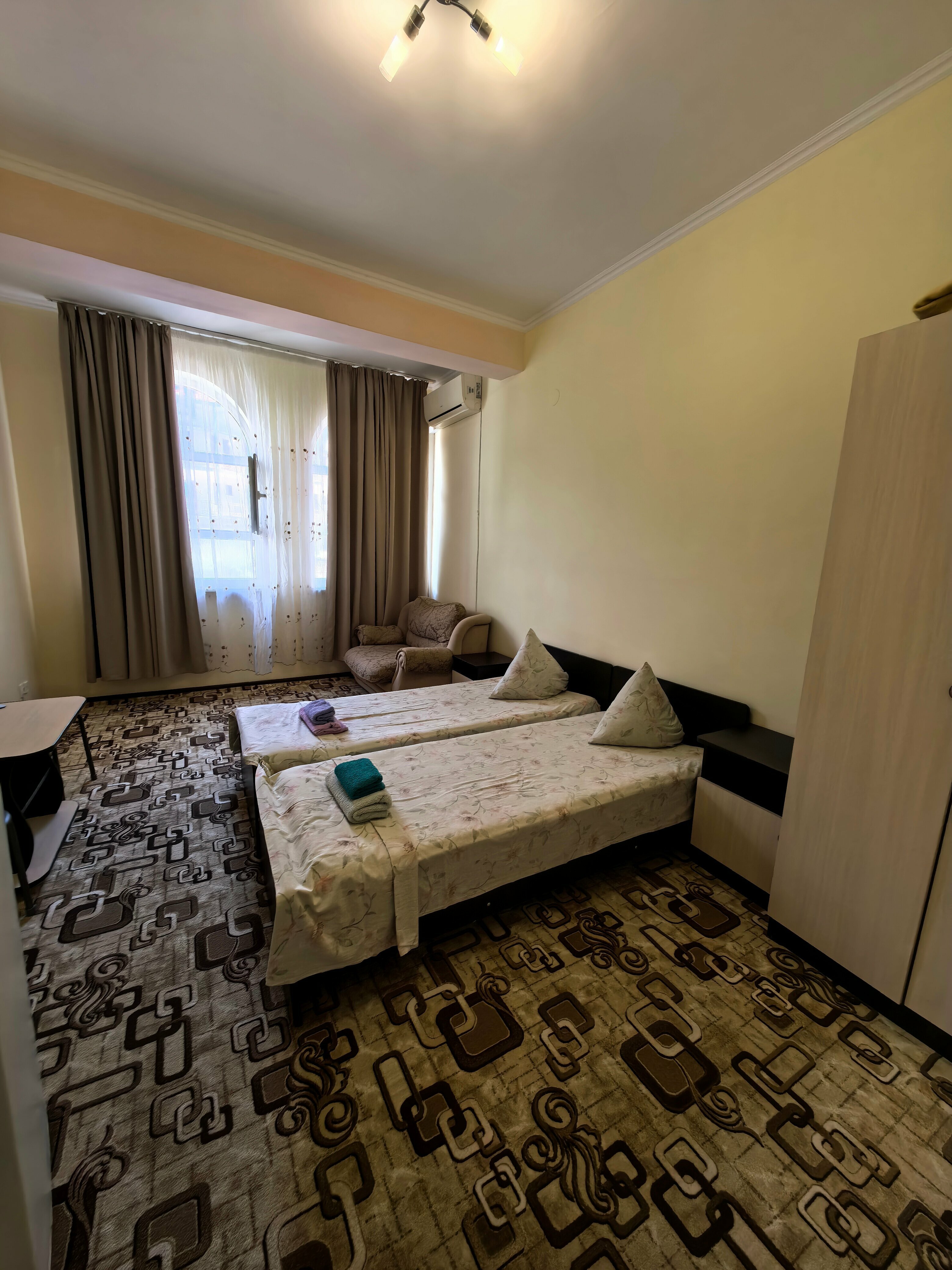 3х местный стандарт ( двуспальная кровать и диван)