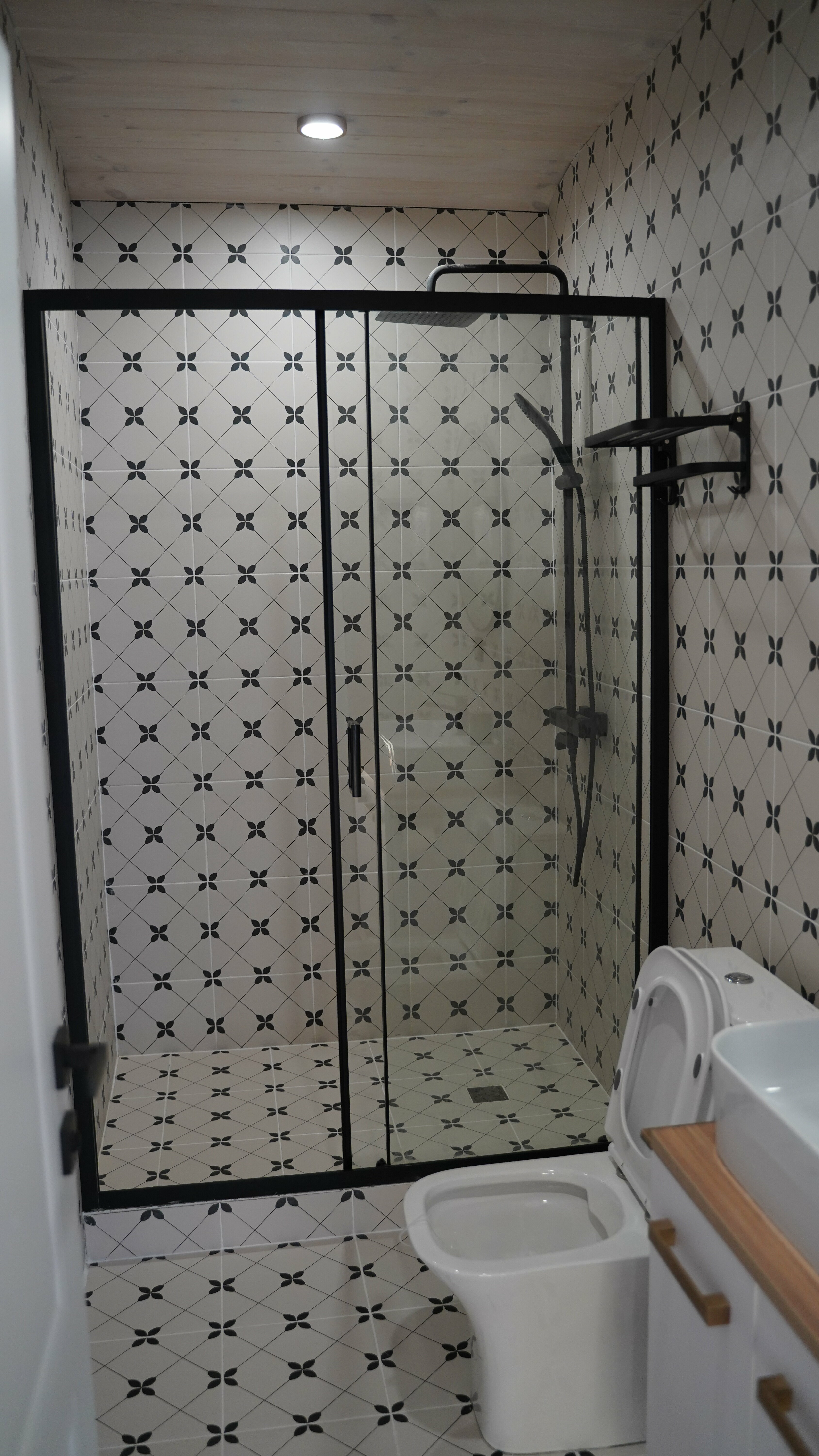 Дом у озера в тишине