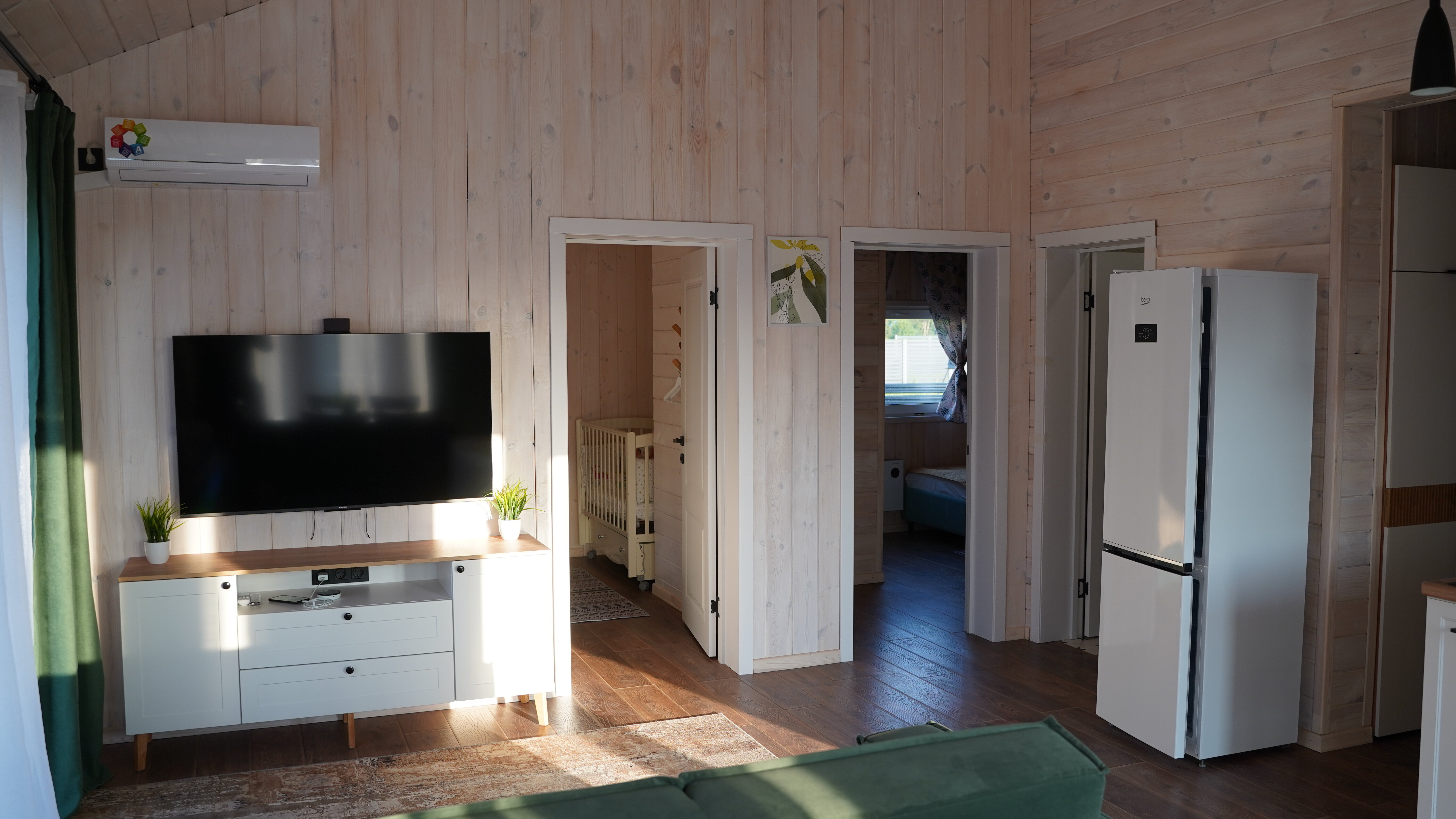 Дом у озера в тишине