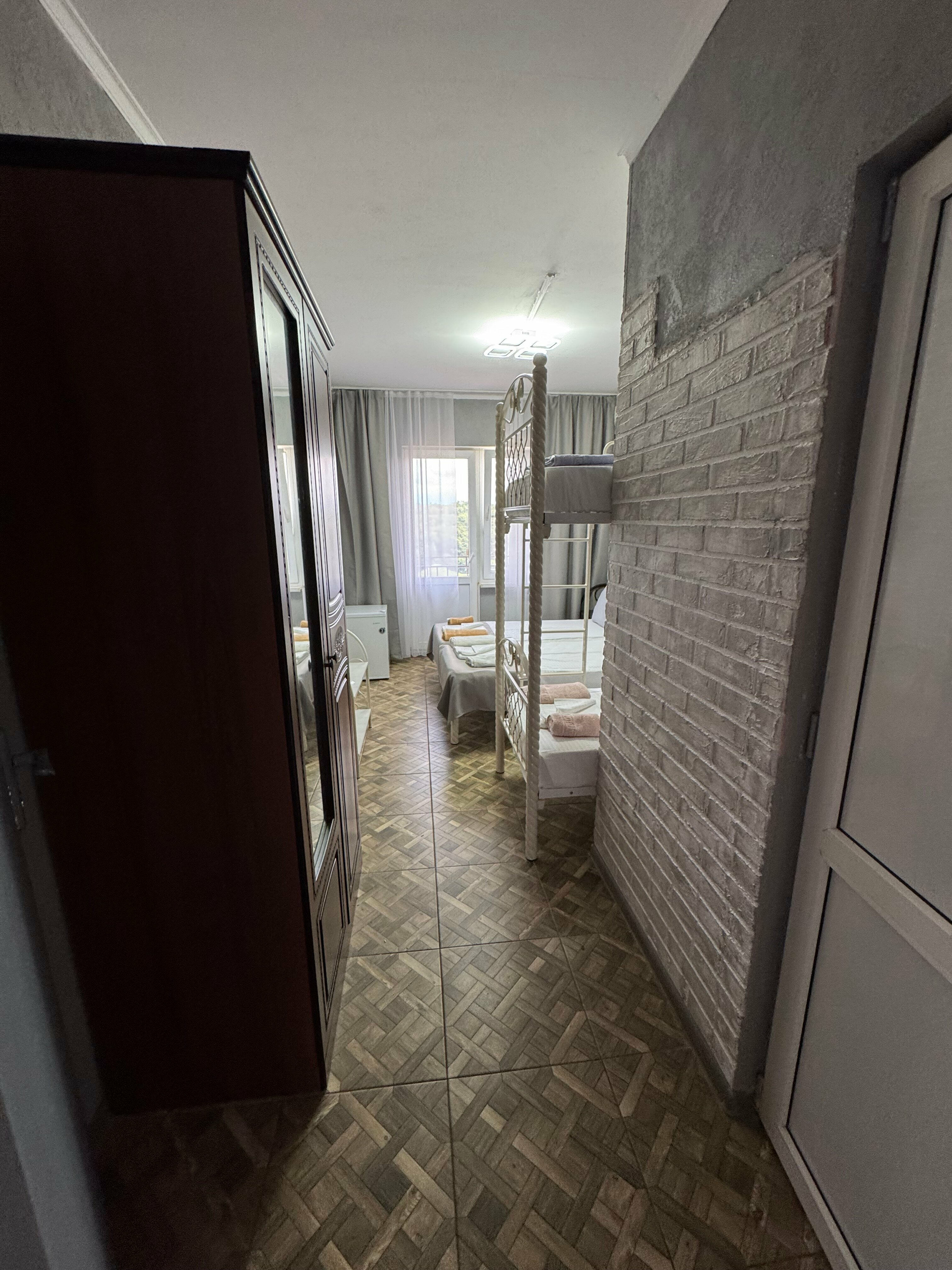 Семейный номер с боковым видом на море