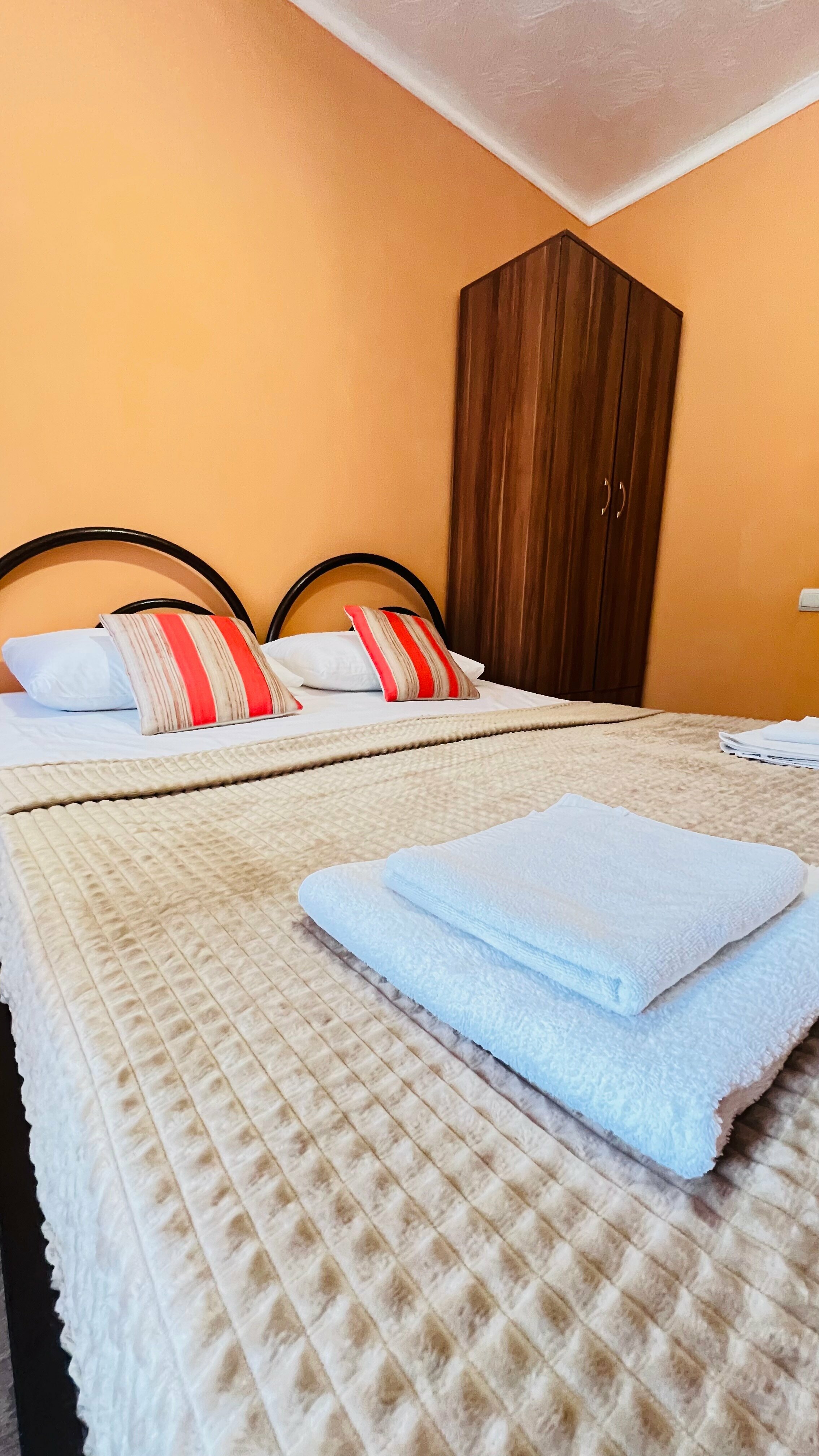 Трехместный номер с террасой видом на горы №14