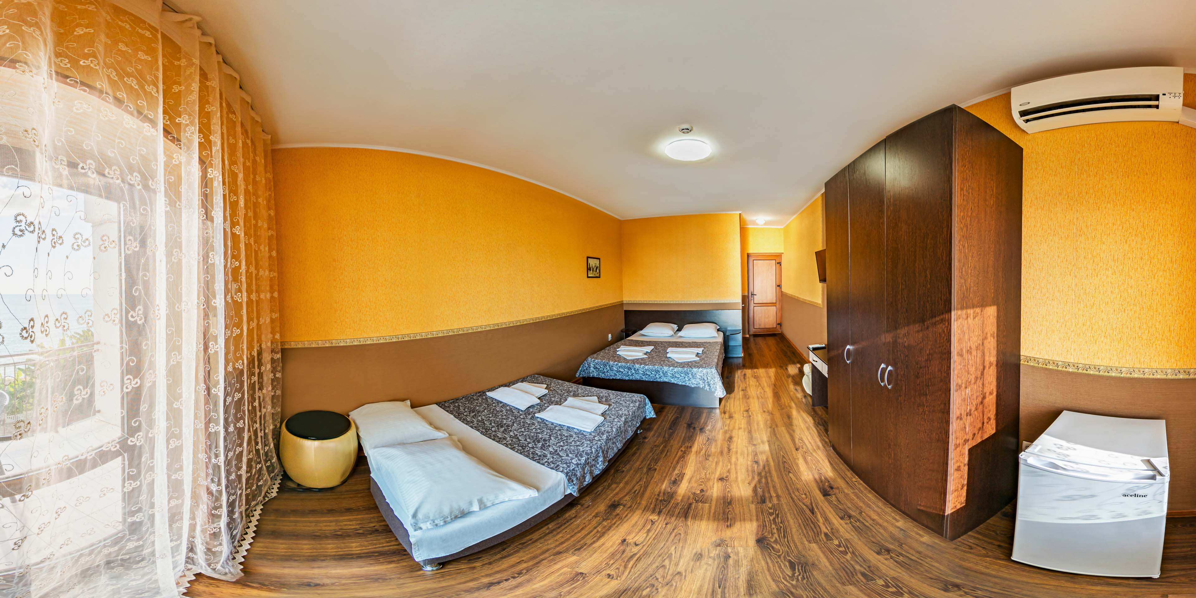 Четырехместный номер с балконом