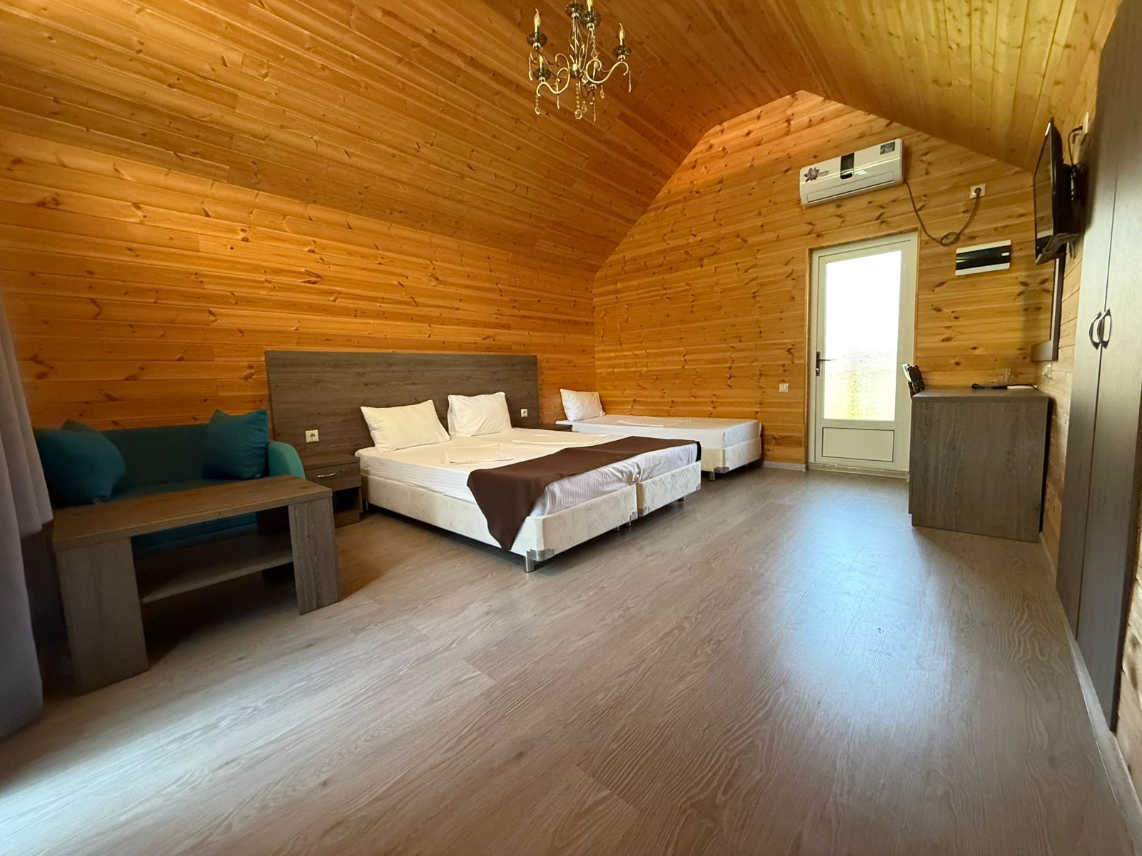 Трехместный номер и кресло-кровать