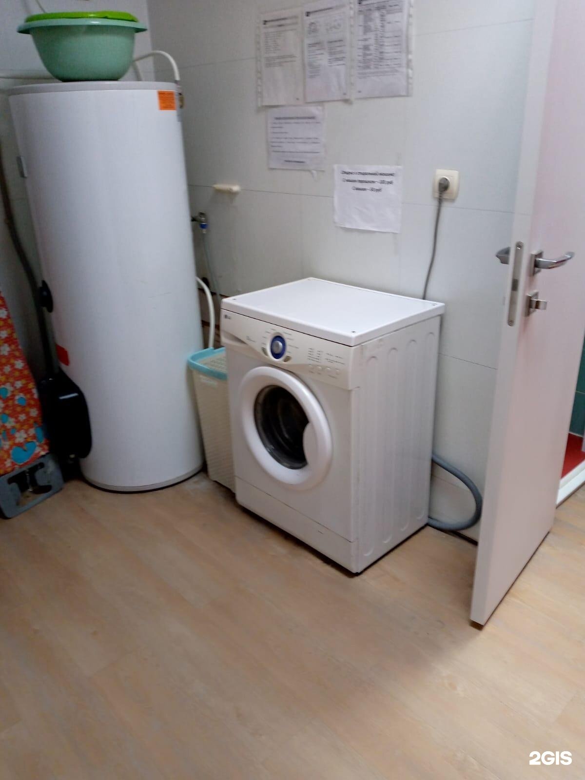 Кровать в общем 4-местном номере для мужчин и женщин