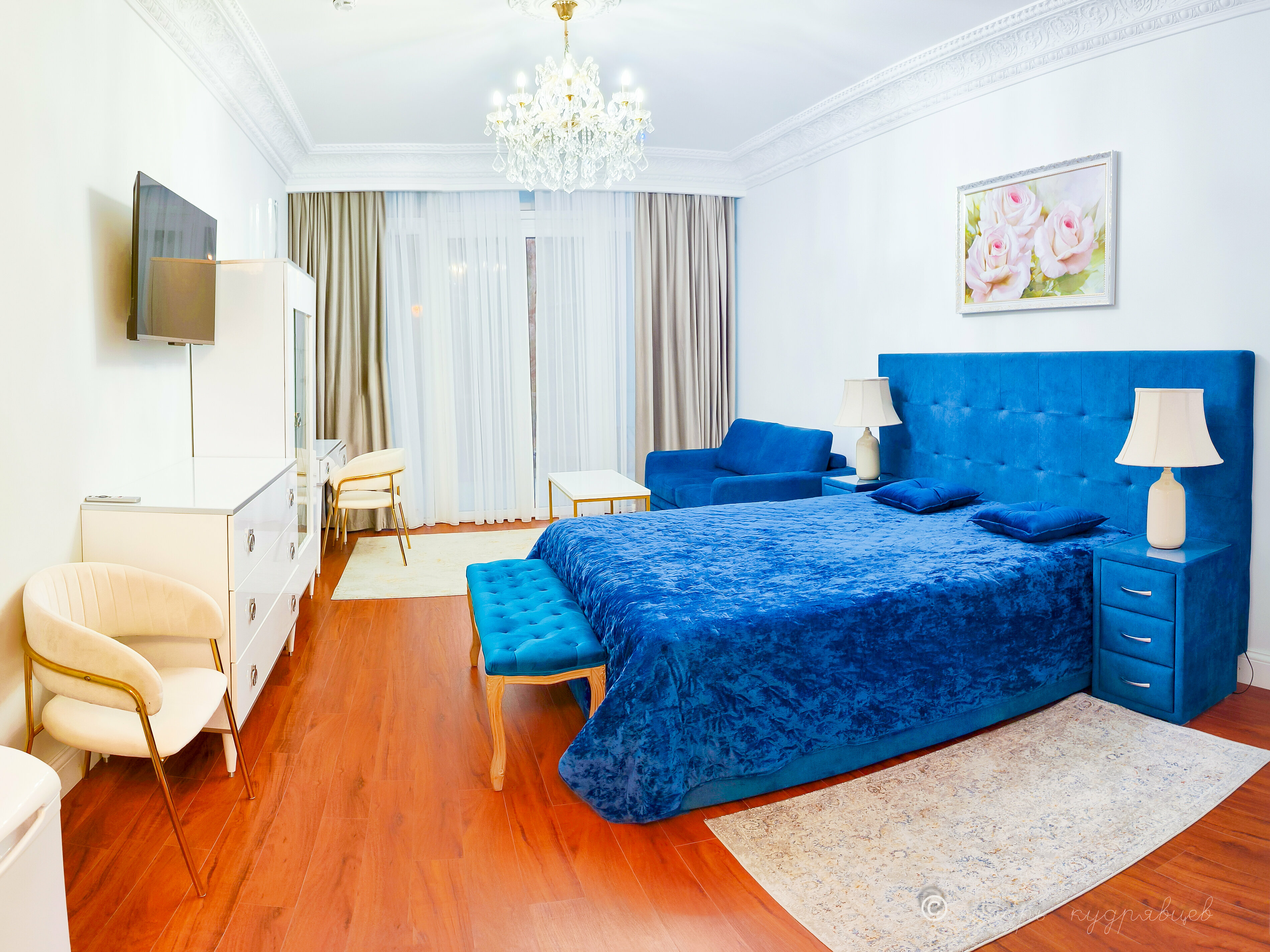 Джуниор Сюит