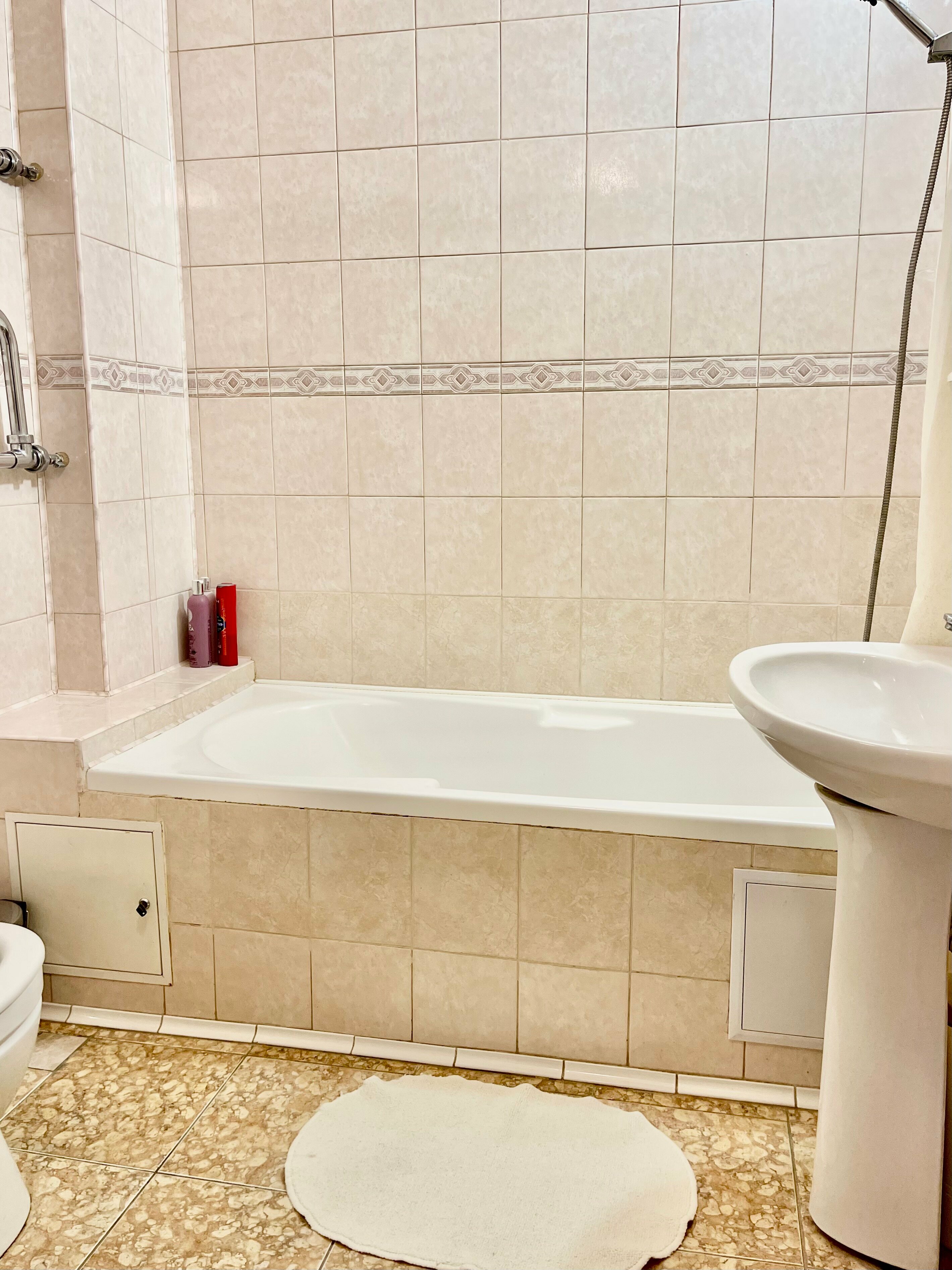 Трехместный номер с общей ванной комнатой