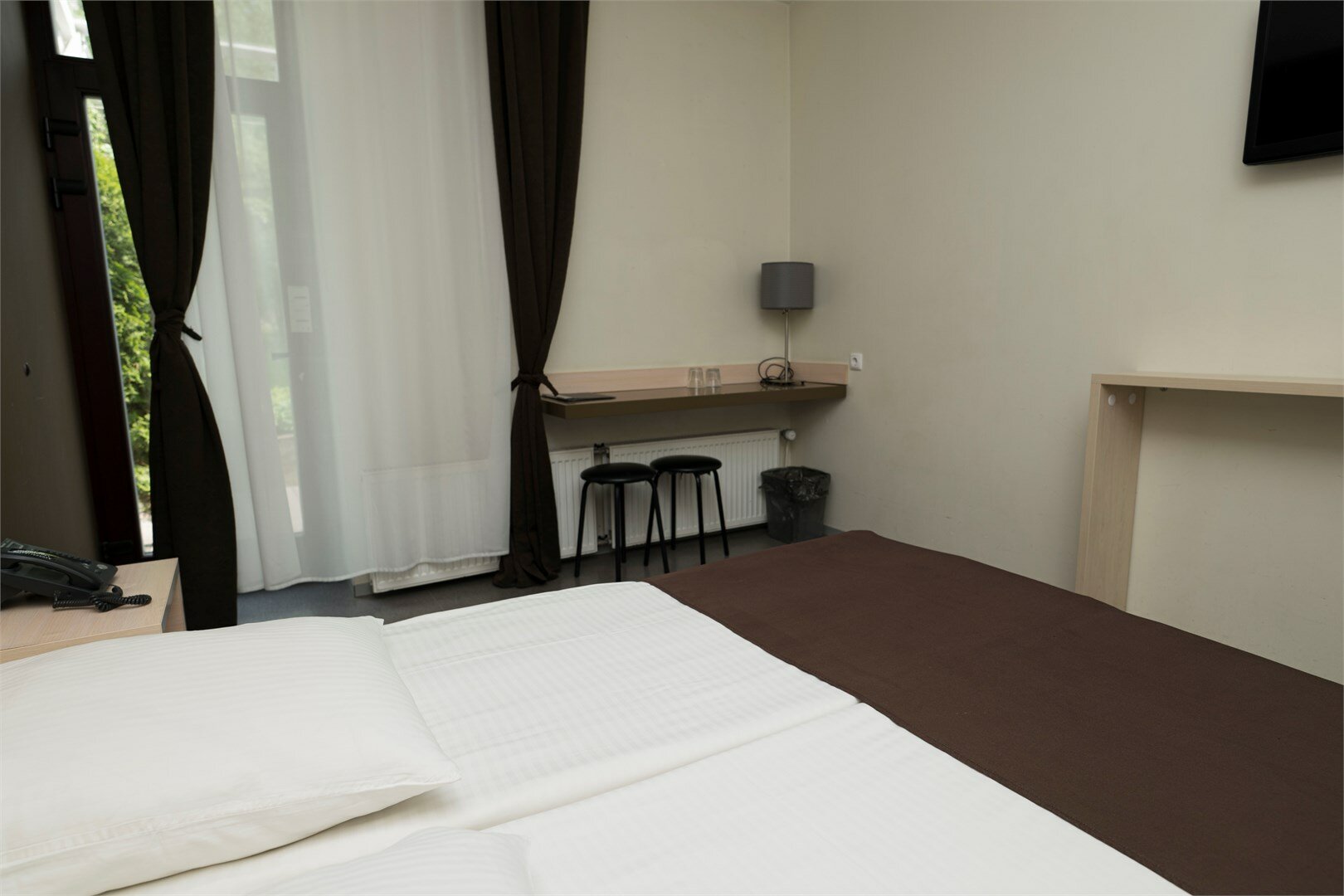 Двухместный номер "Комфорт" с 1 кроватью и выходом во двор