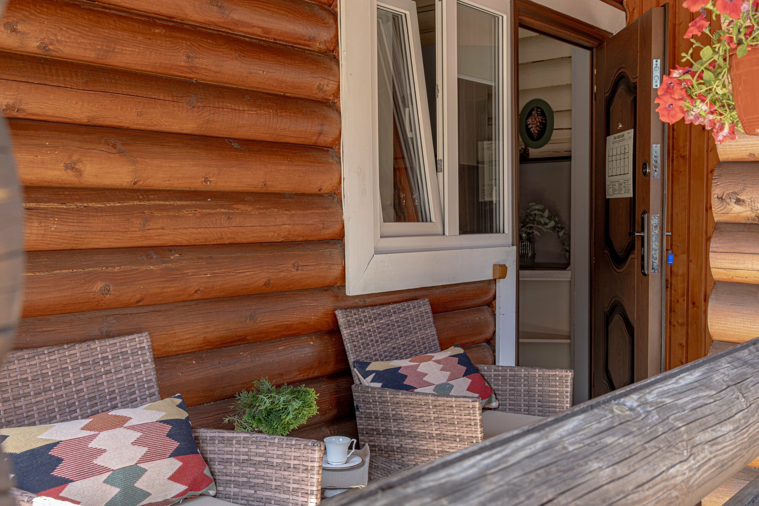 Люкс Скандинавия с собственной террасой и мини кухней.