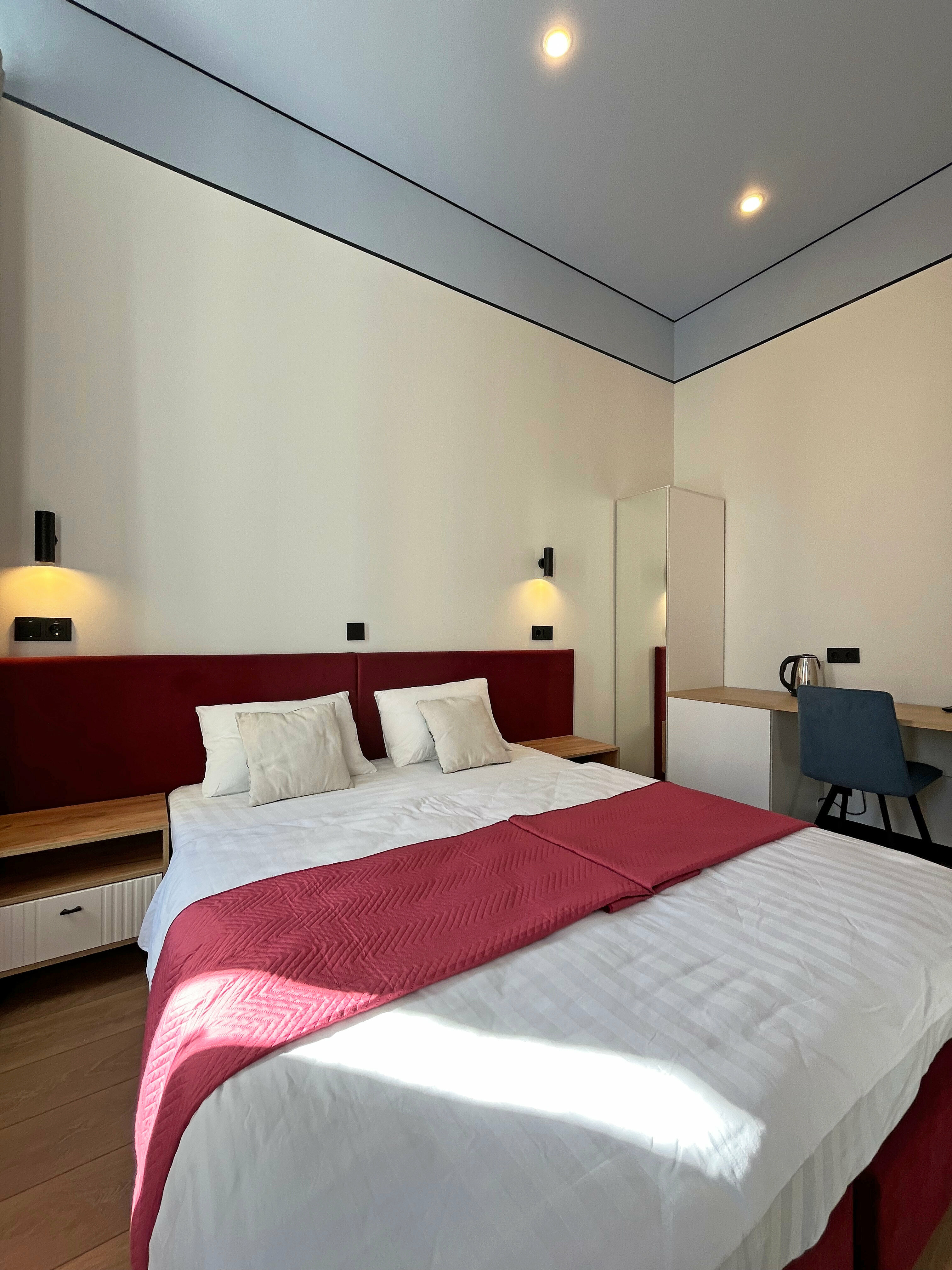 Стандартный улучшенный двухместный номер с одной большой или двумя односпальными кроватями