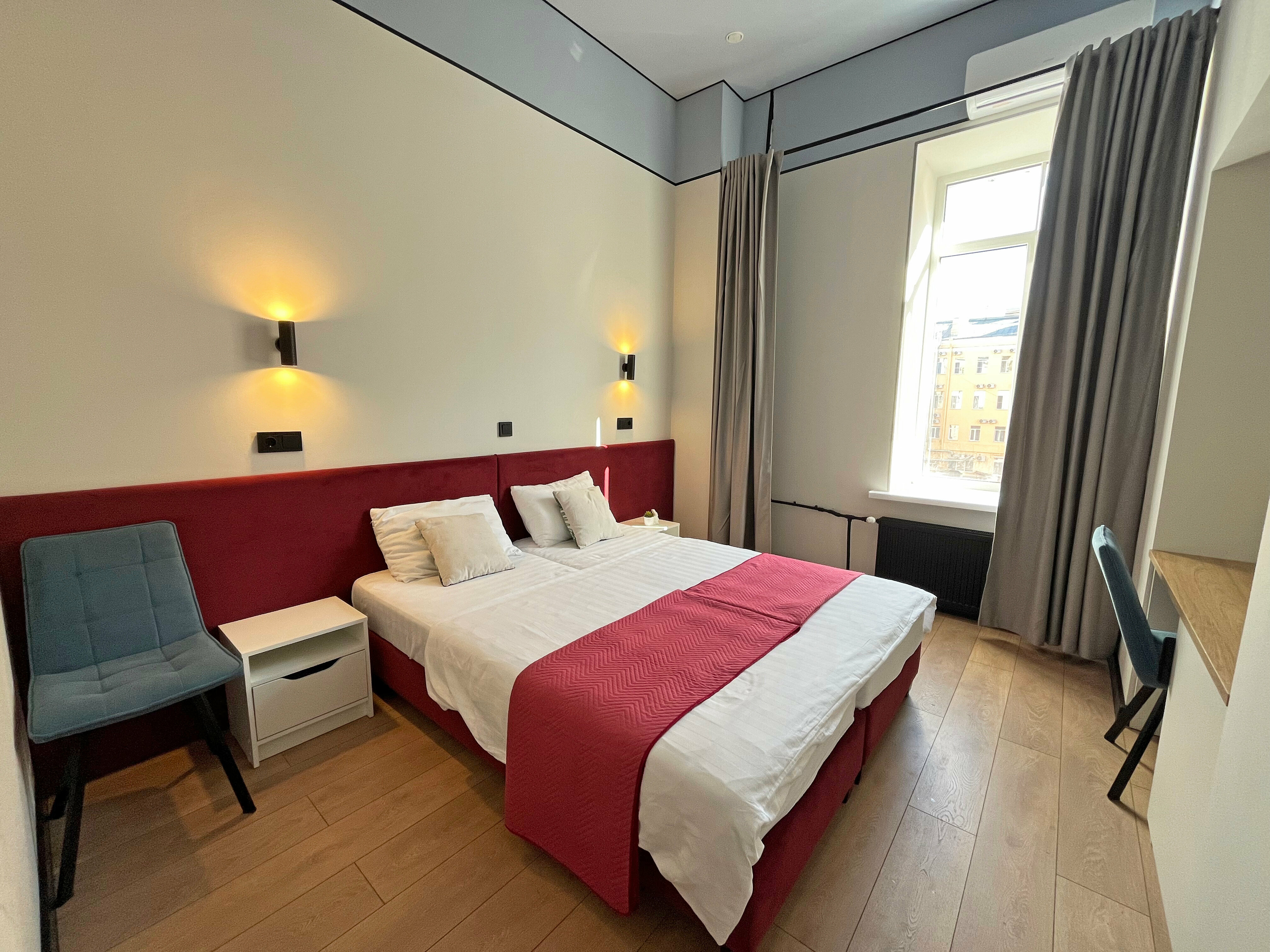 Стандартный улучшенный двухместный номер с одной большой или двумя односпальными кроватями