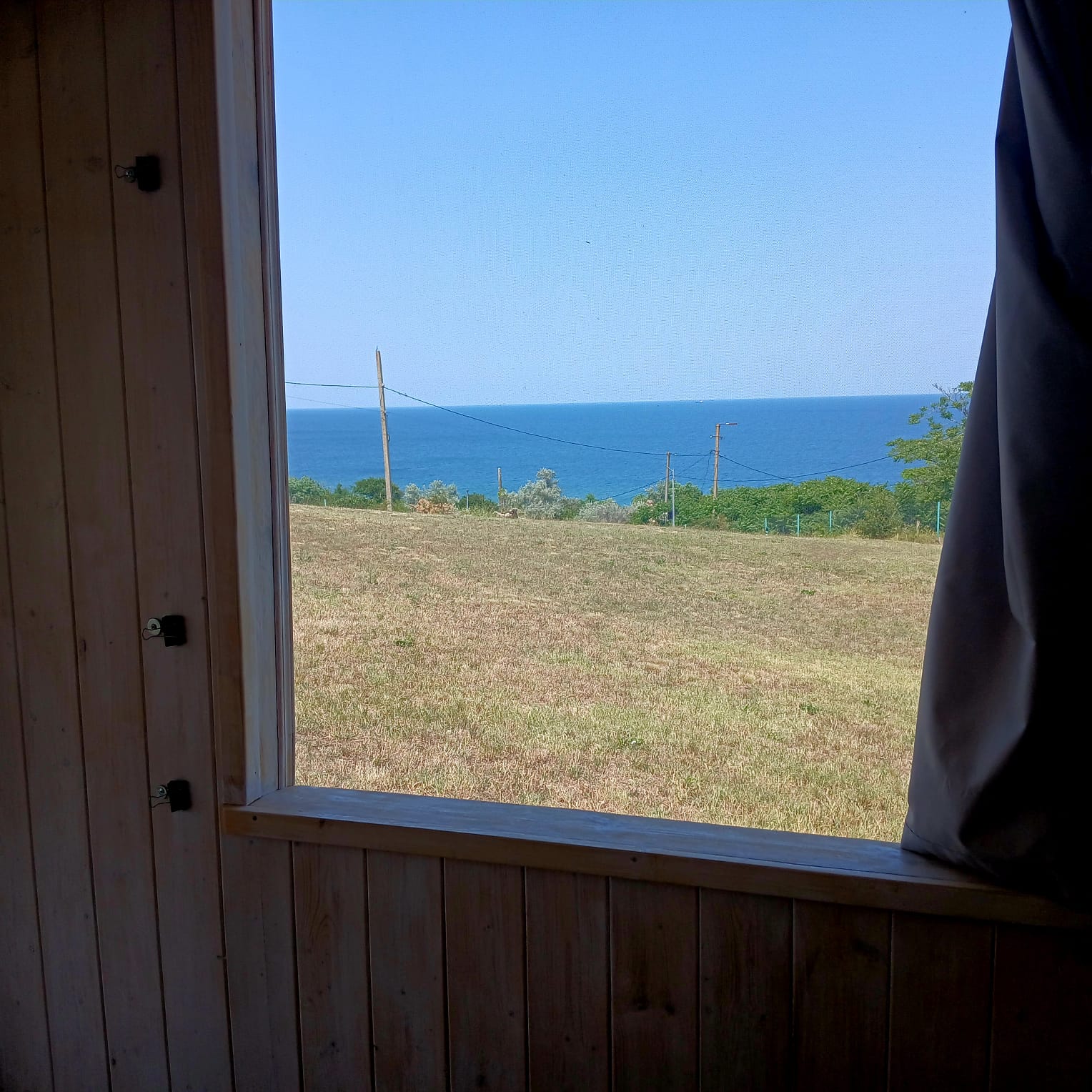 Глэмп-домик с видом на море