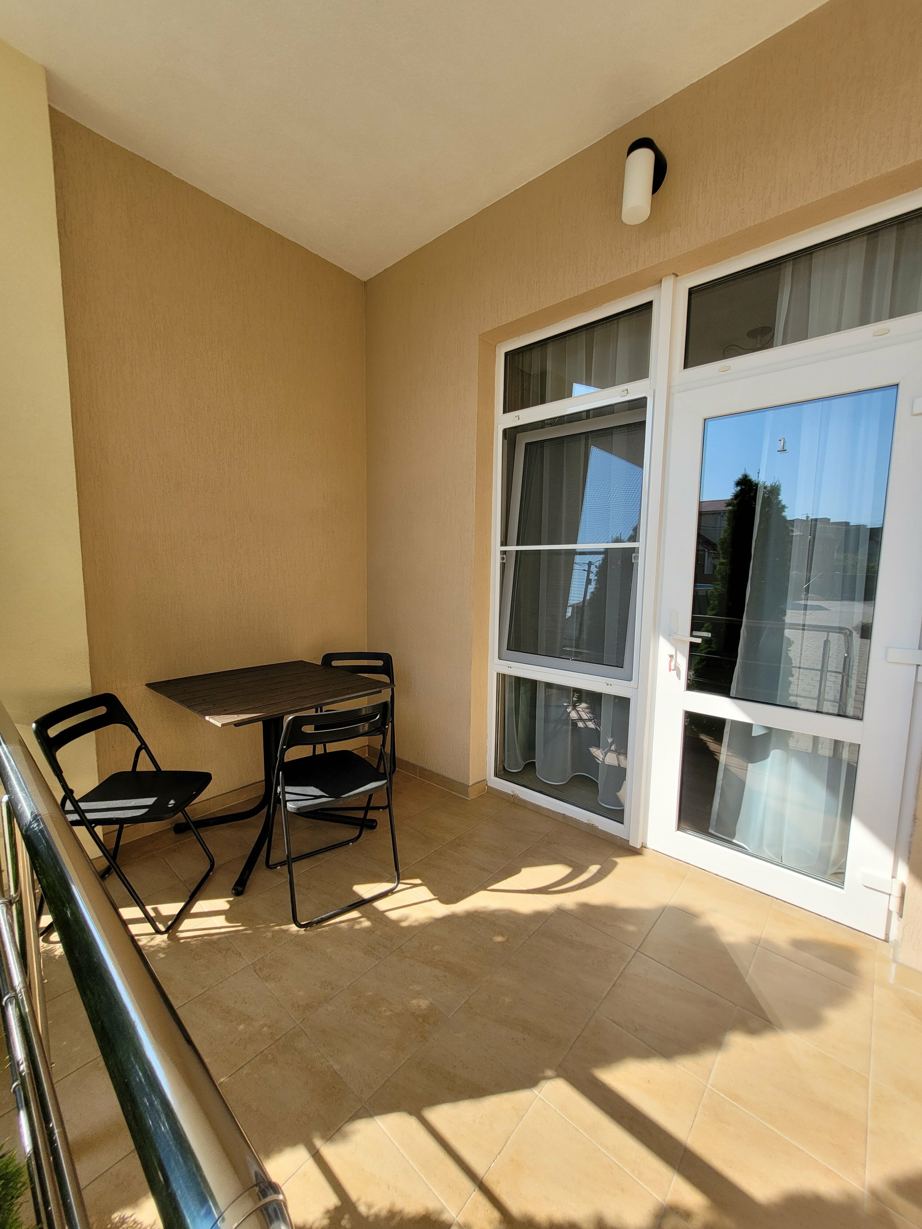 Трехместный номер с балконом