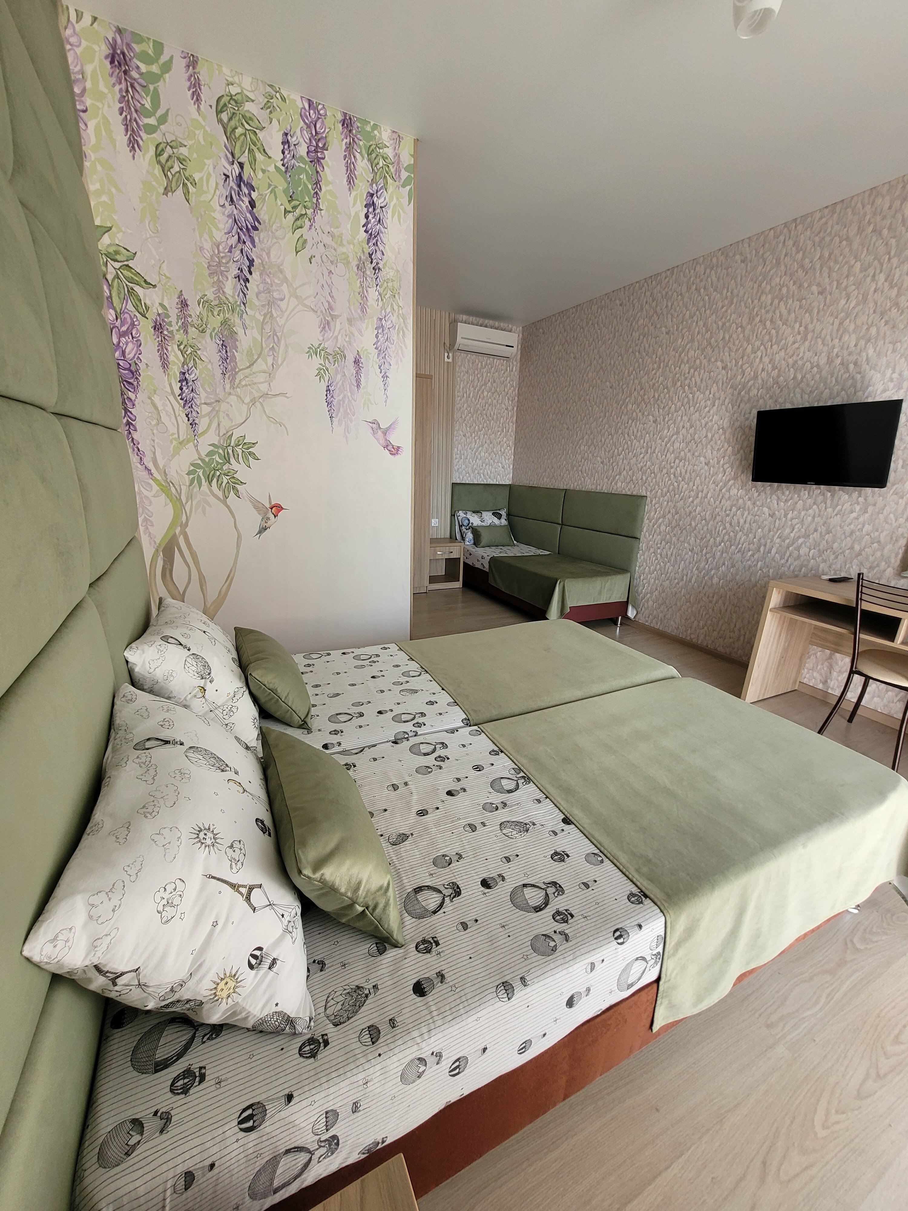 Трехместный номер с балконом