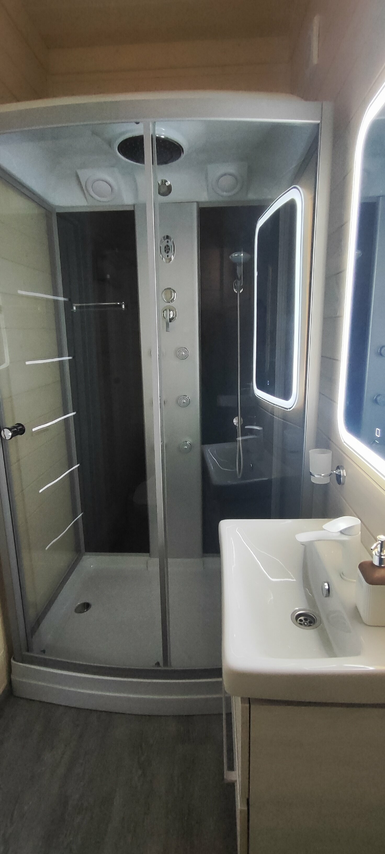 Дом-дуплекс с двумя апартаментами.