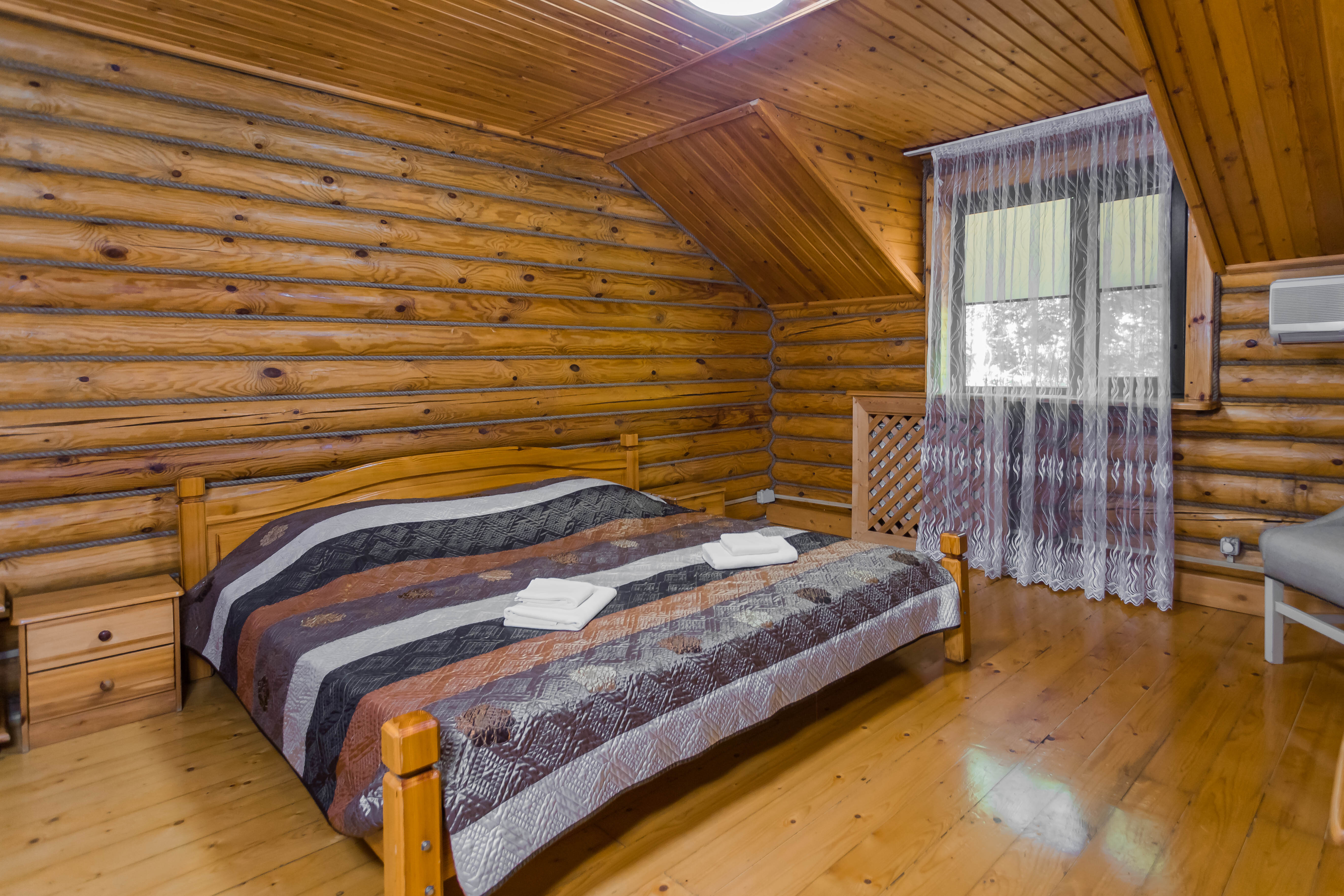 Двухэтажный "Дом Охотника" с 5-ю спальнями, беседкой и мангальной зоной