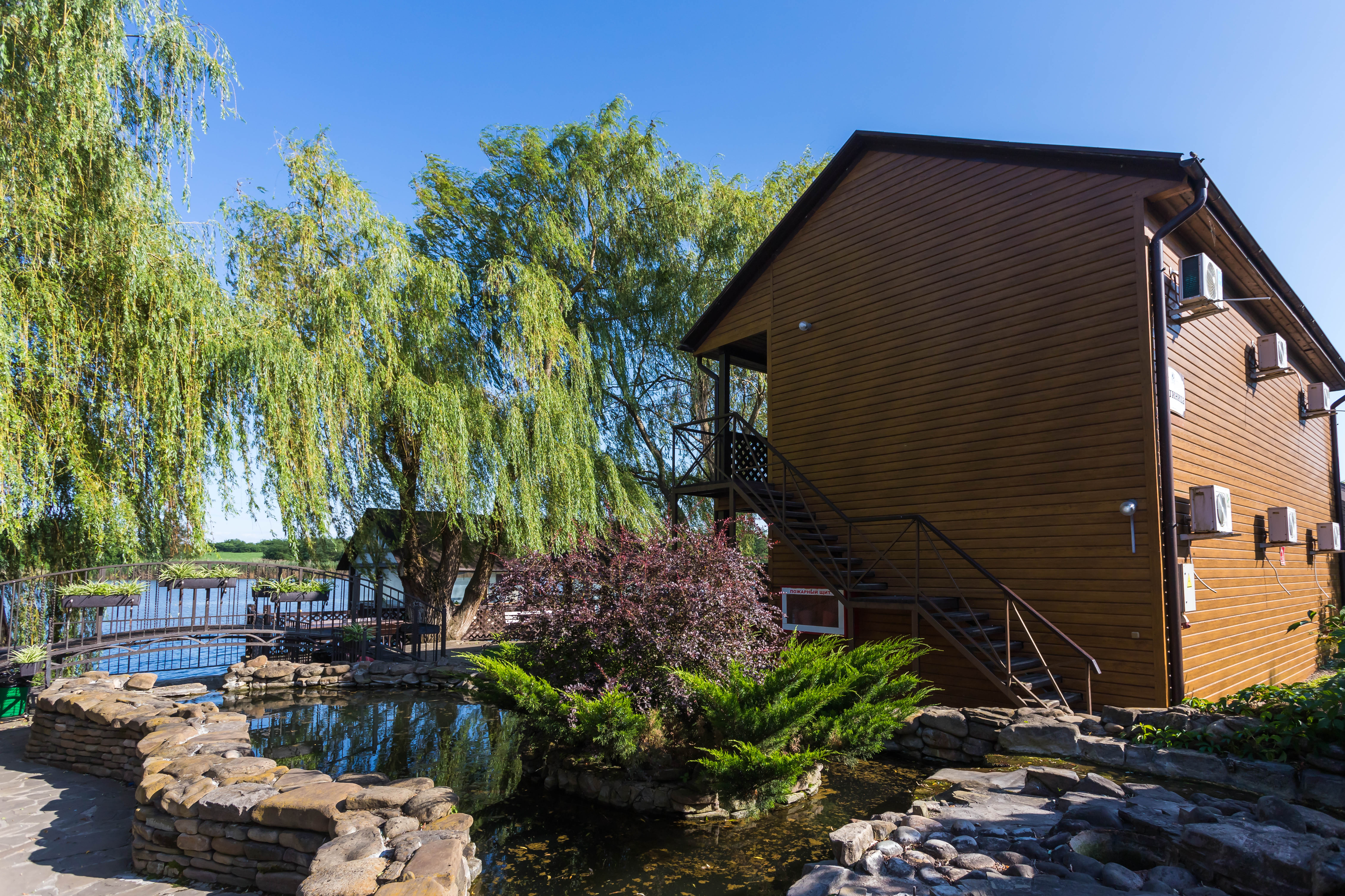 Двухместный номер Стандарт в гостинице на берегу реки с мангальной зоной