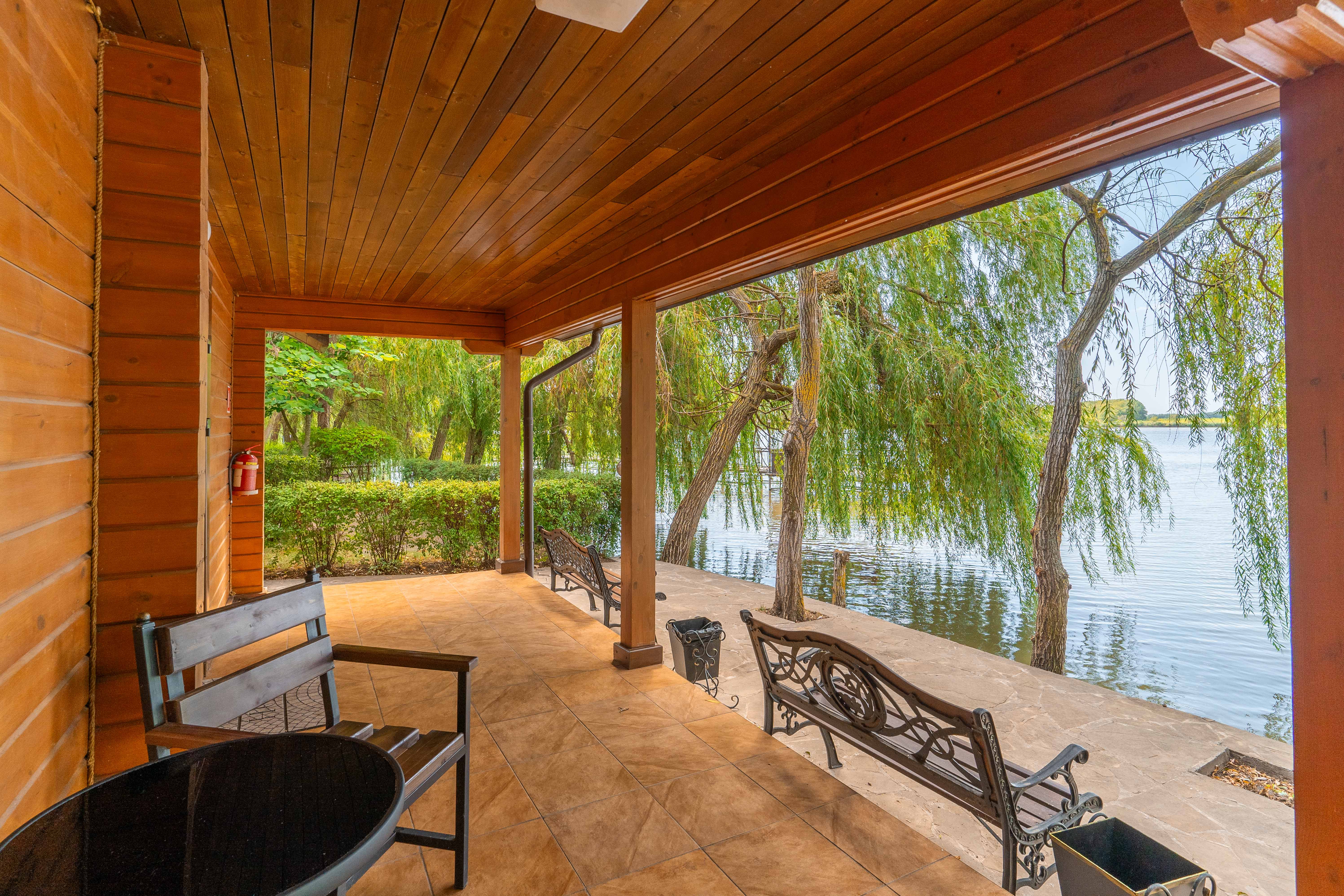 VIP номер на обособленной территории в парковой зоне у реки