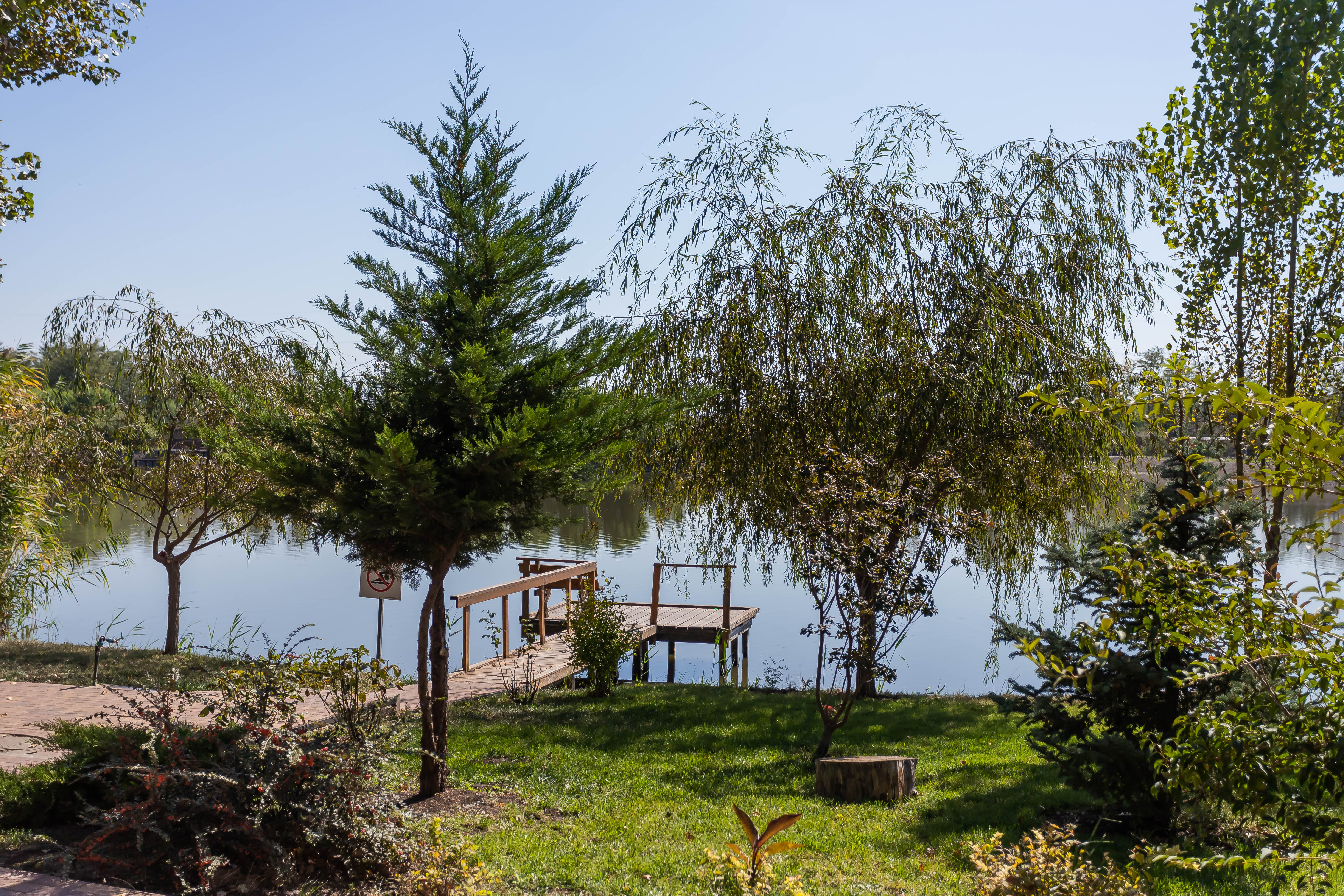 "Дом Рыбака №2" на берегу реки, с 3-мя спальнями, закрытой территорией и зоной барбекю